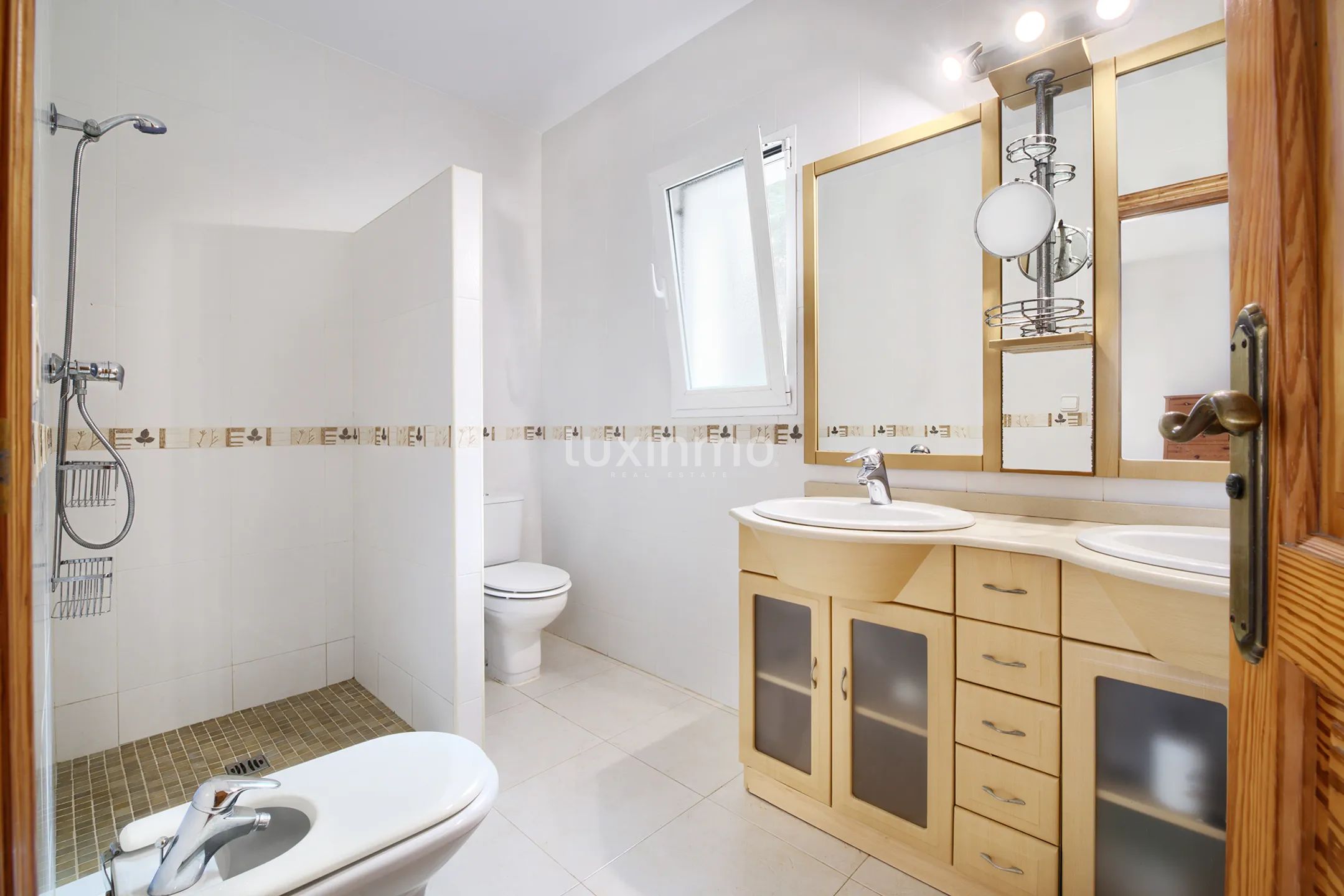 Mediterranean villa with guest house and pool in Javea — photo 17
