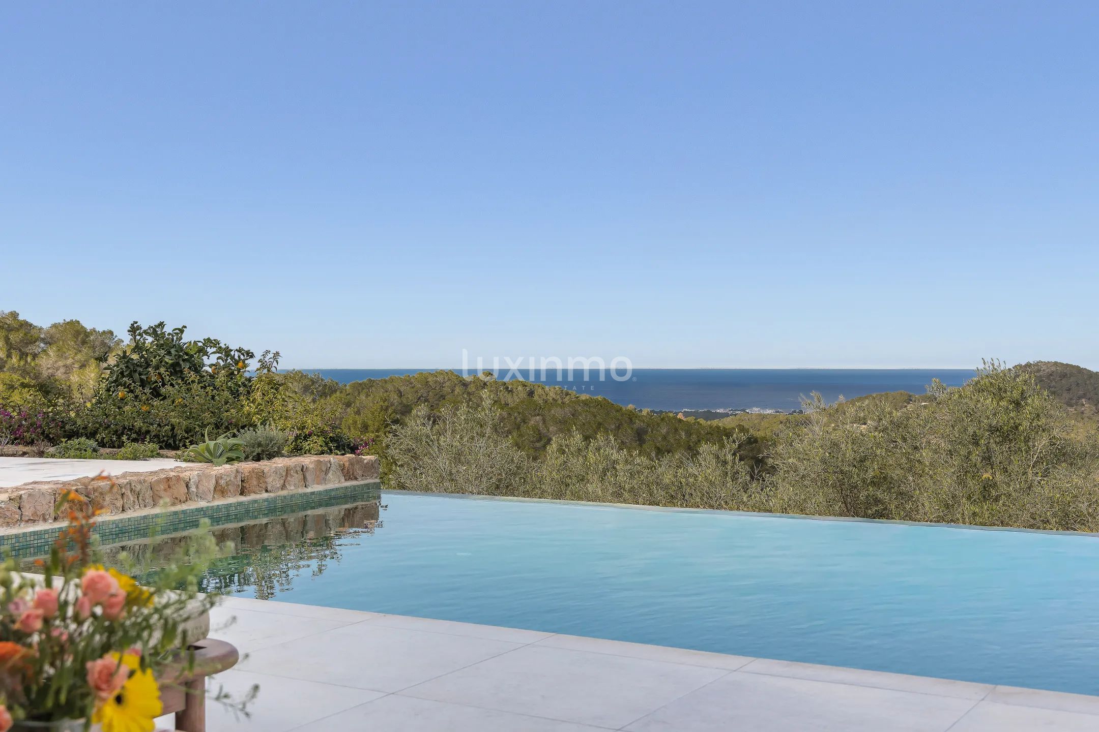 Who Loves the Sun - Contemporary ibizan elegance in a private natural setting — photo 26