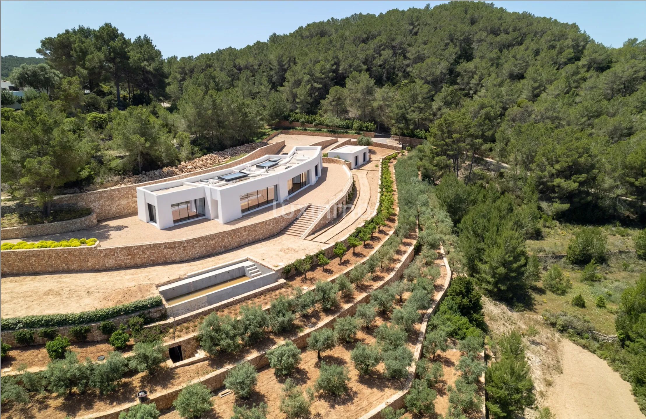 Who Loves the Sun - Contemporary ibizan elegance in a private natural setting — photo 2