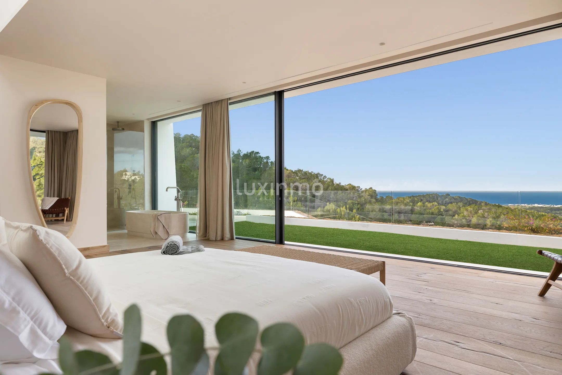 Who Loves the Sun - Contemporary ibizan elegance in a private natural setting — photo 20