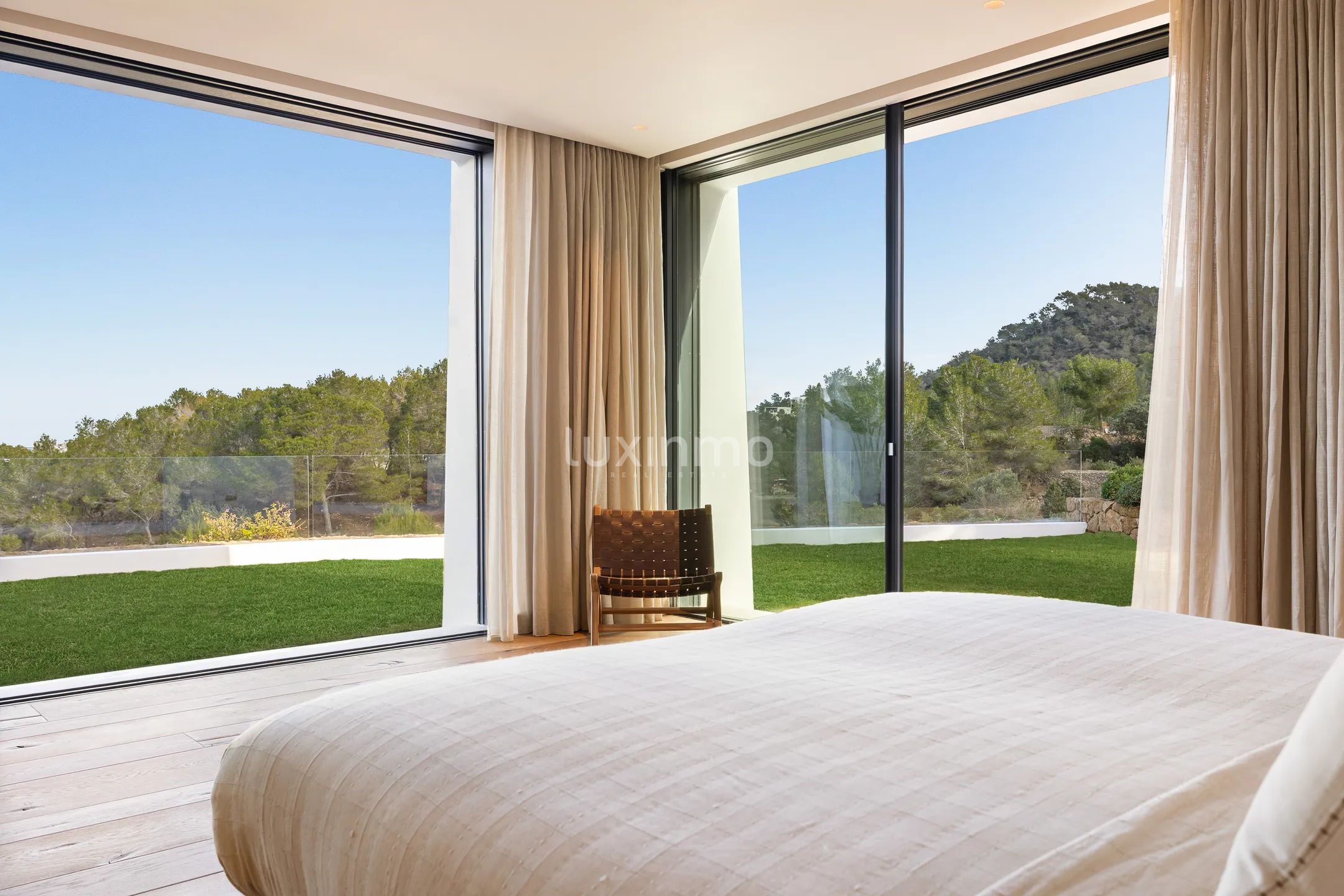 Who Loves the Sun - Contemporary ibizan elegance in a private natural setting — photo 18