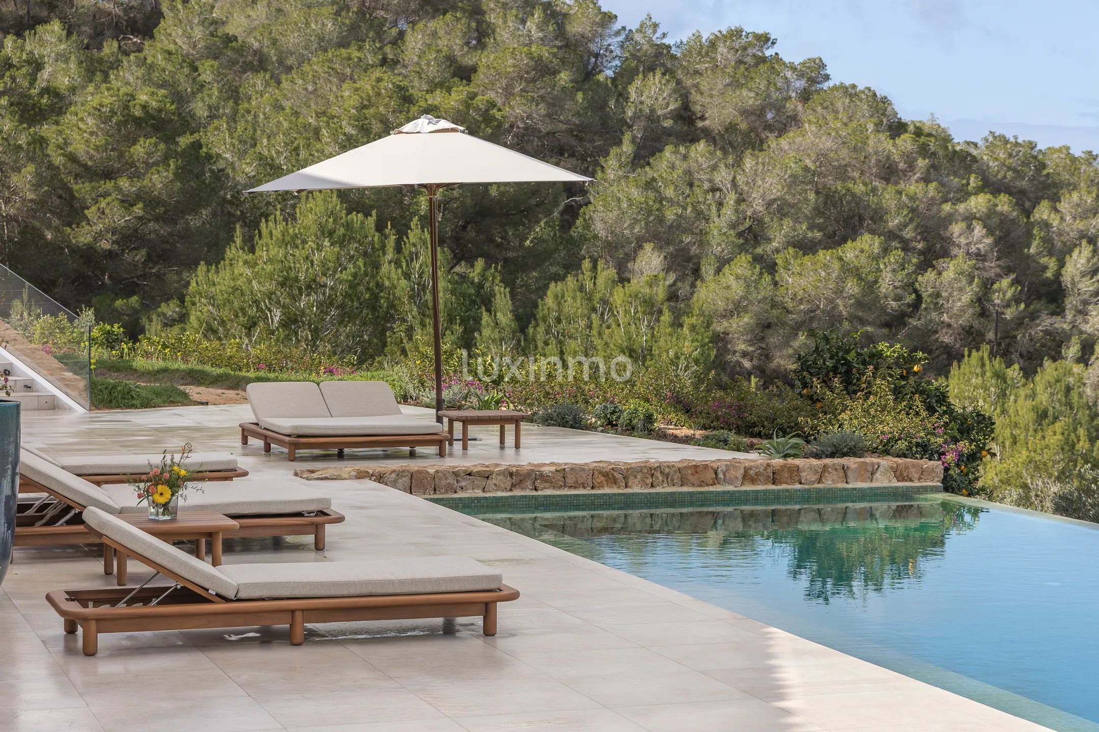 Who Loves the Sun - Contemporary ibizan elegance in a private natural setting — photo 3