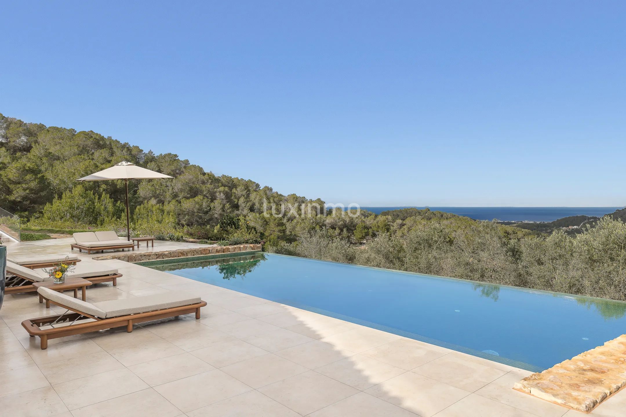 Qui aime le soleil - L'élégance contemporaine d'Ibiza dans un cadre naturel privé