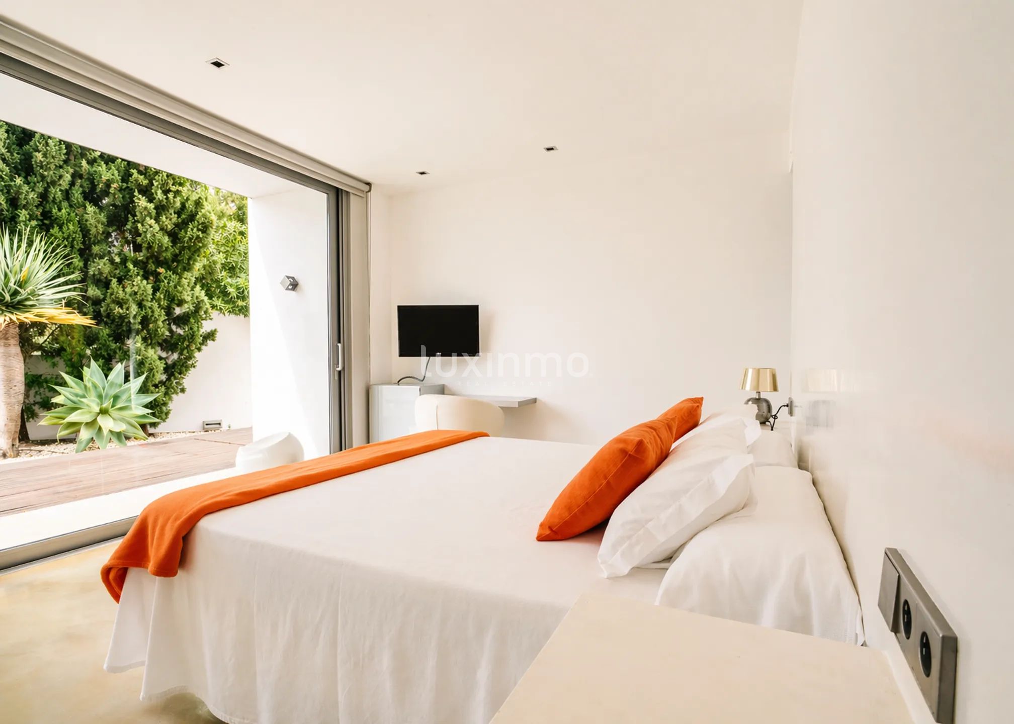 Spectacular 6 bedroom villa in Ibiza with views of Formentera and tourist license — photo 25