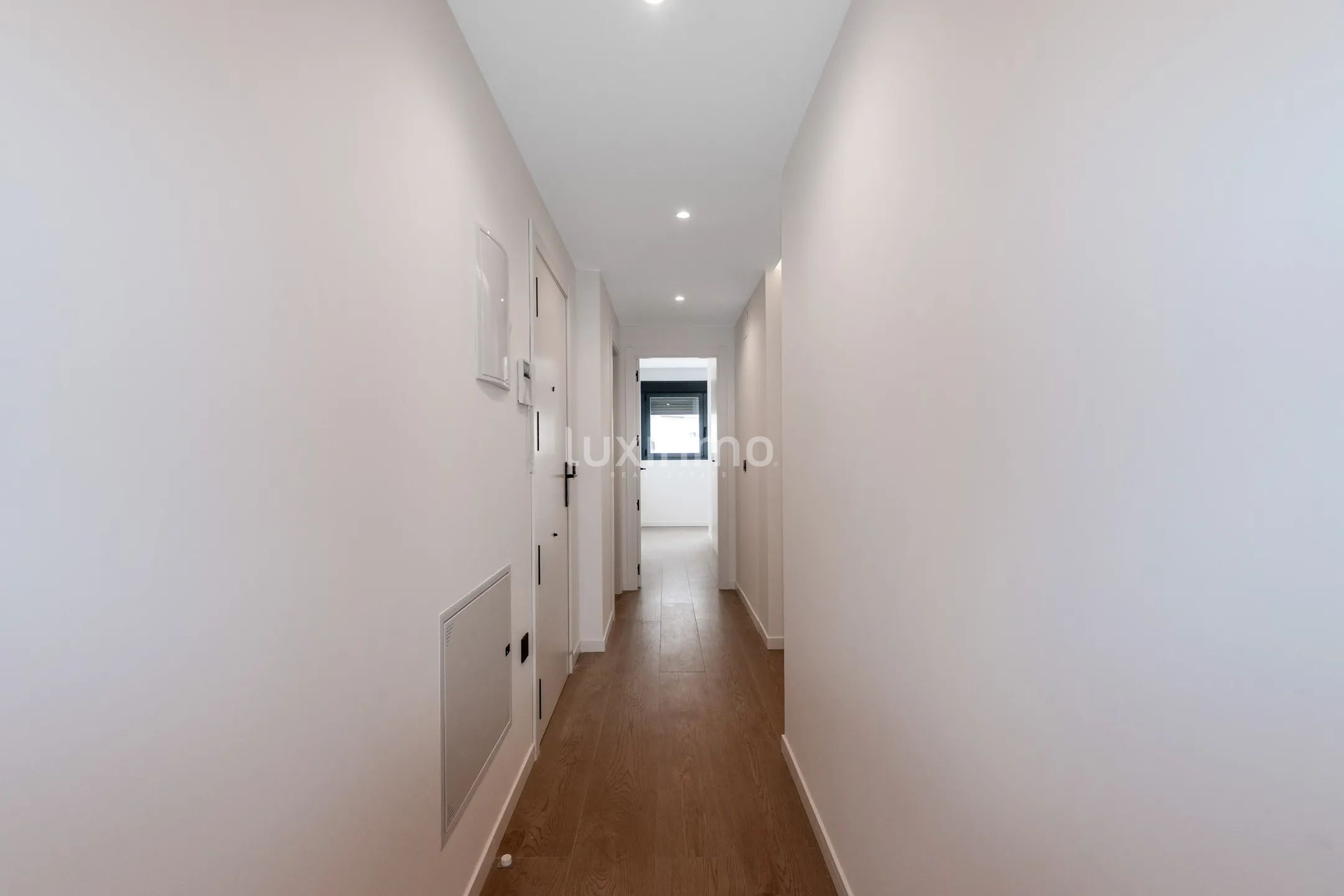 Morden first line apartment in Villajoyosa with sea views — photo 9