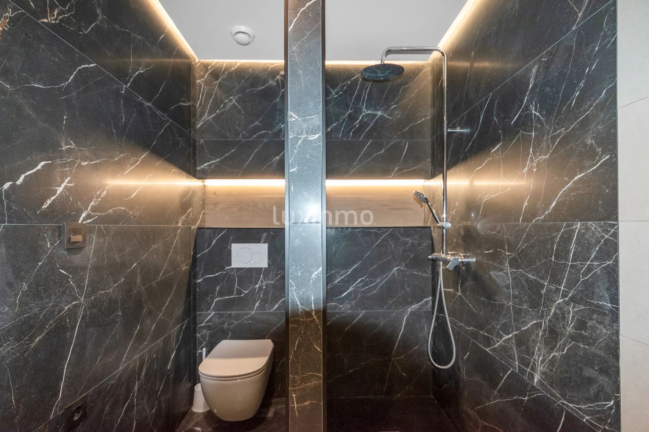 Morden first line apartment in Villajoyosa with sea views — photo 15