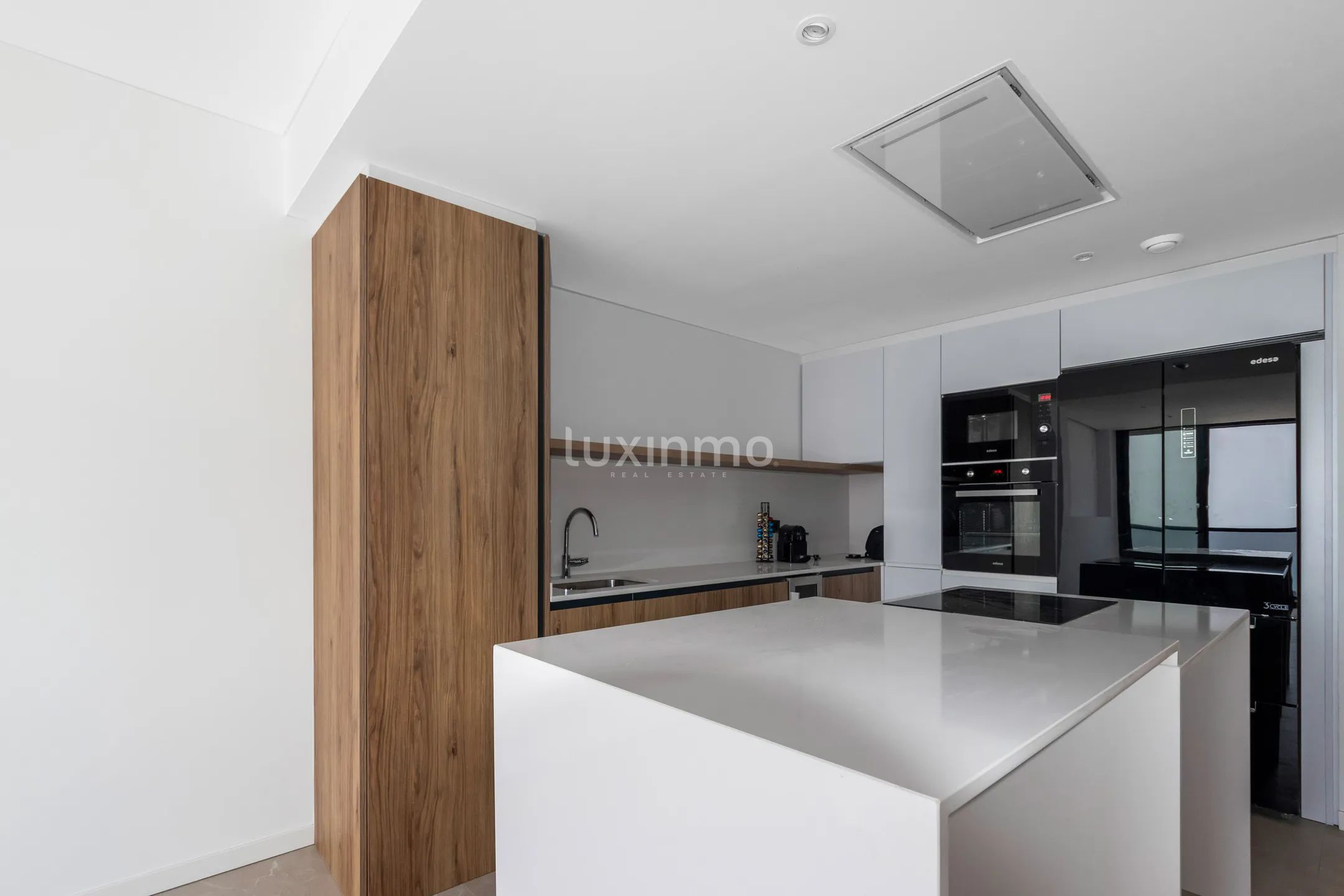 Morden first line apartment in Villajoyosa with sea views — photo 7