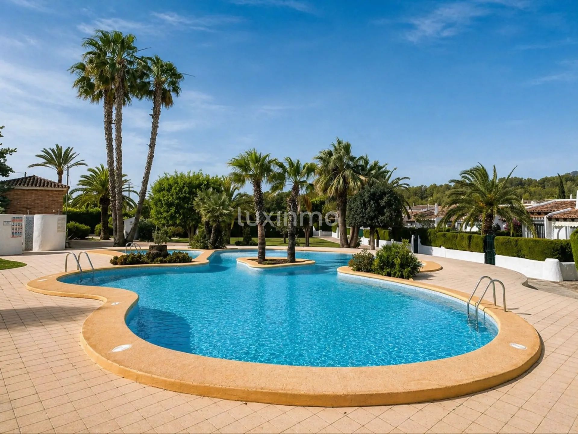 SŁONECZNY ŚRÓDZIEMNOMORSKI DOM W ZABUDOWIE BLIŹNIACZEJ W CALPE — photo 18