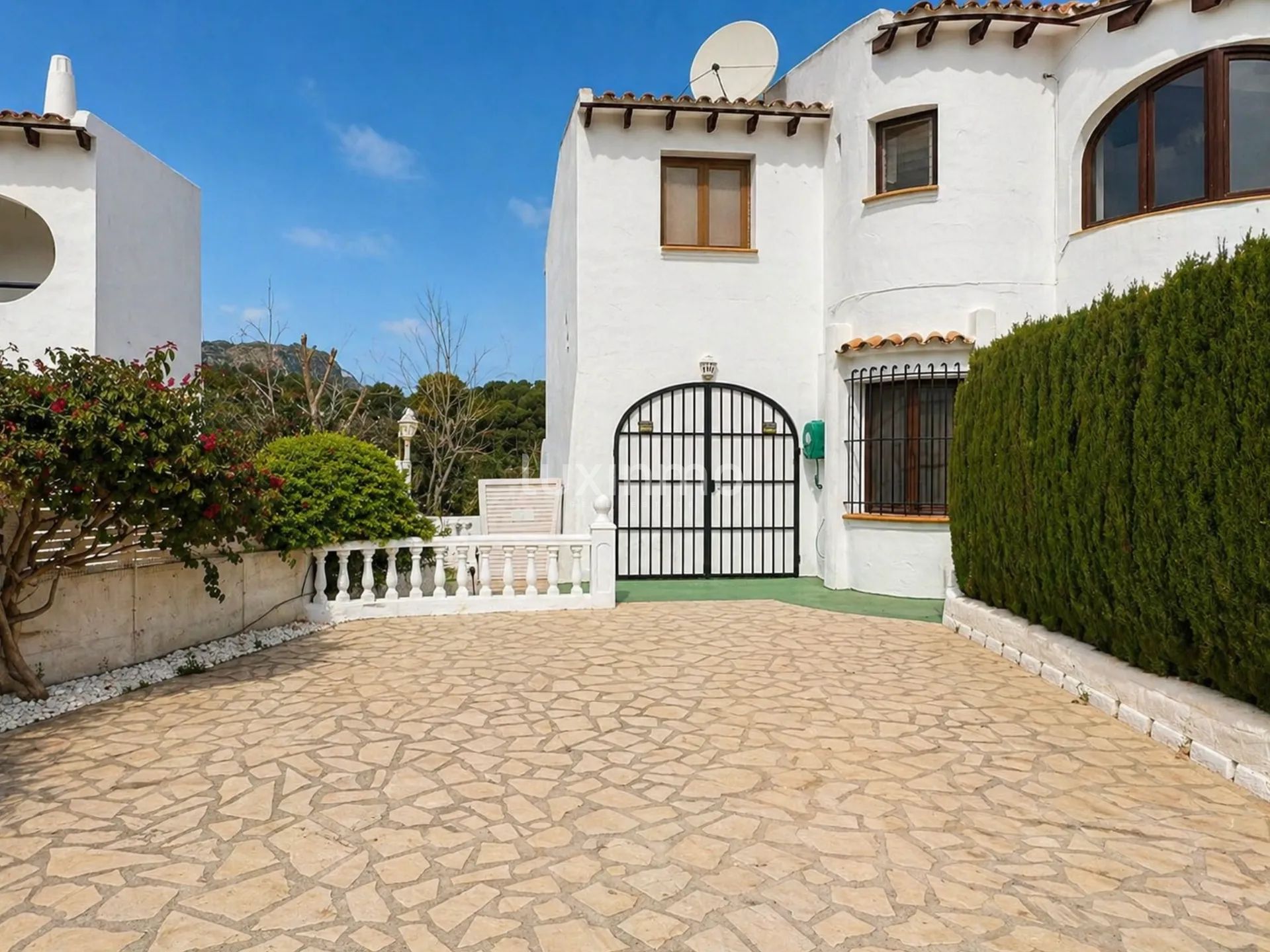 SŁONECZNY ŚRÓDZIEMNOMORSKI DOM W ZABUDOWIE BLIŹNIACZEJ W CALPE — photo 16