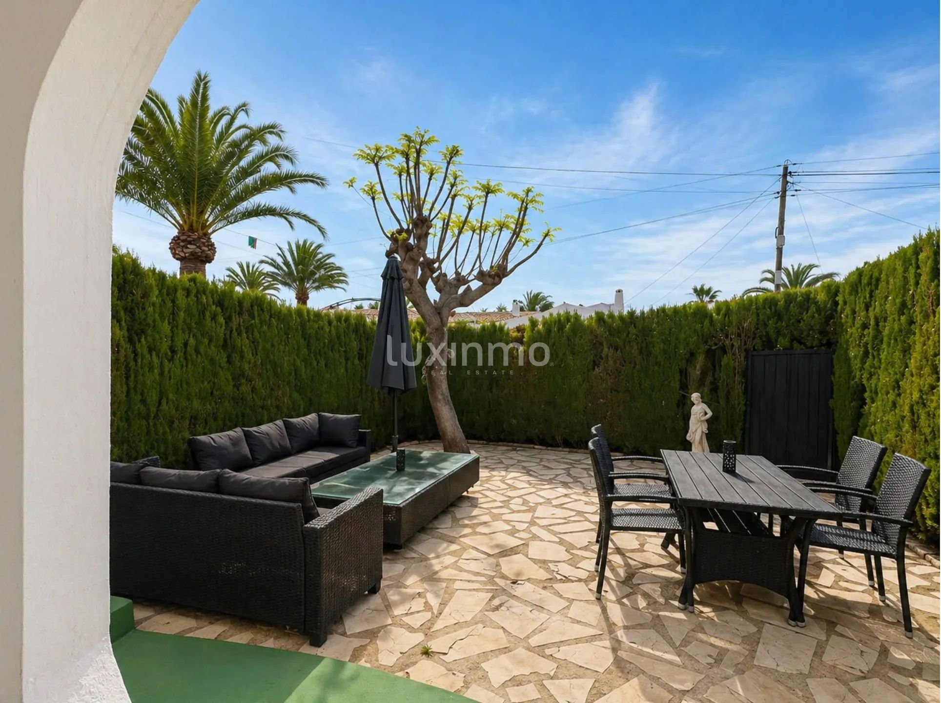 SŁONECZNY ŚRÓDZIEMNOMORSKI DOM W ZABUDOWIE BLIŹNIACZEJ W CALPE — photo 9