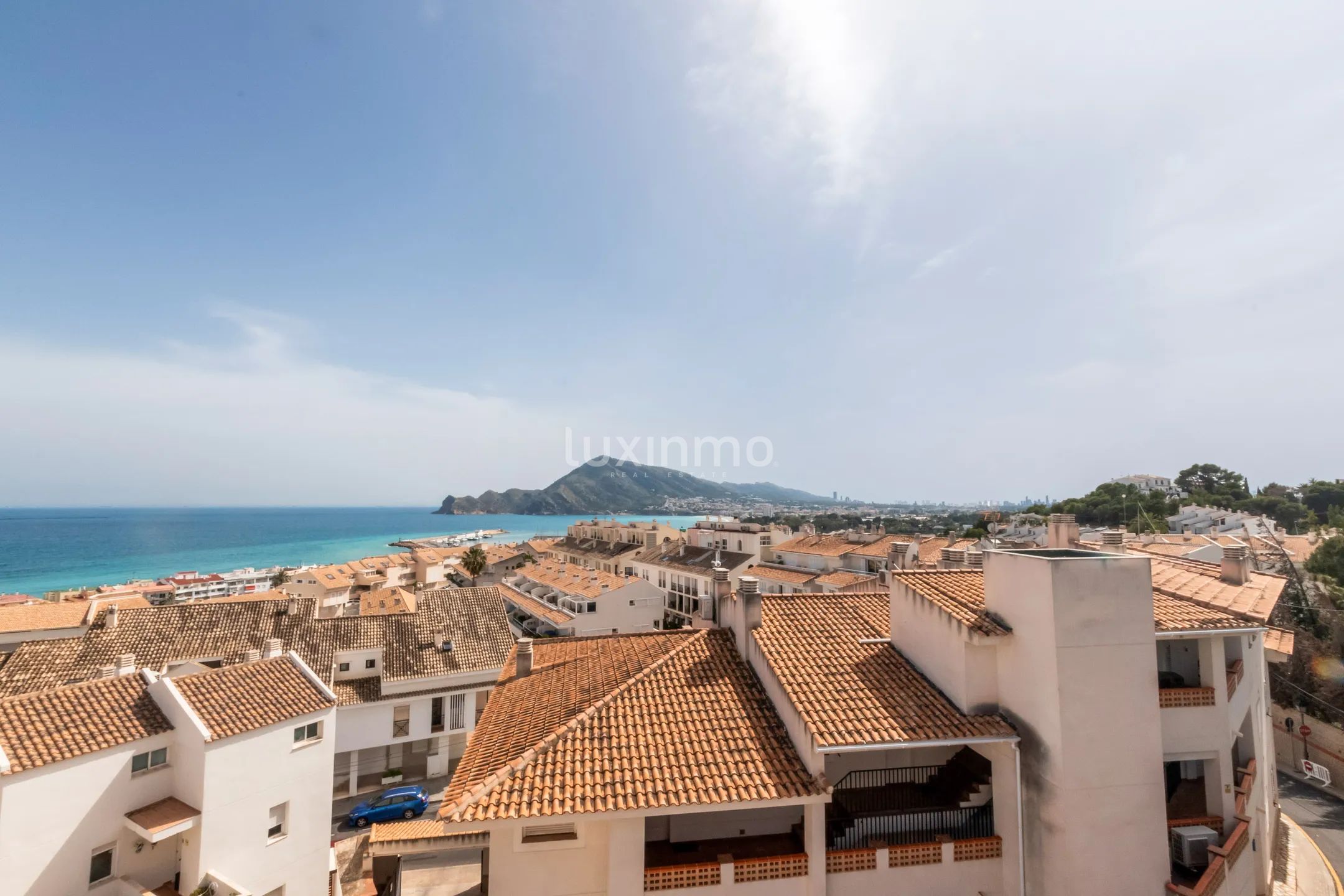 Encantador ático dúplex en una ubicación privilegiada con vistas al mar en Altea Pueblo