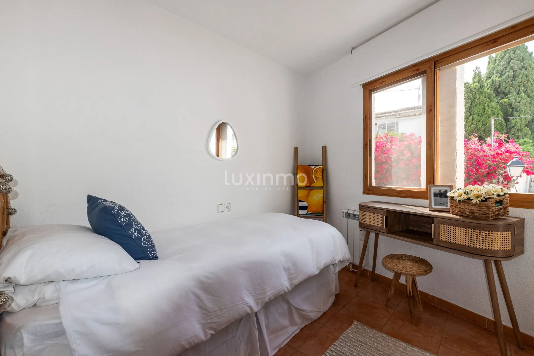 Charming duplex penthouse in a prime location with sea views in Altea Pueblo — photo 18