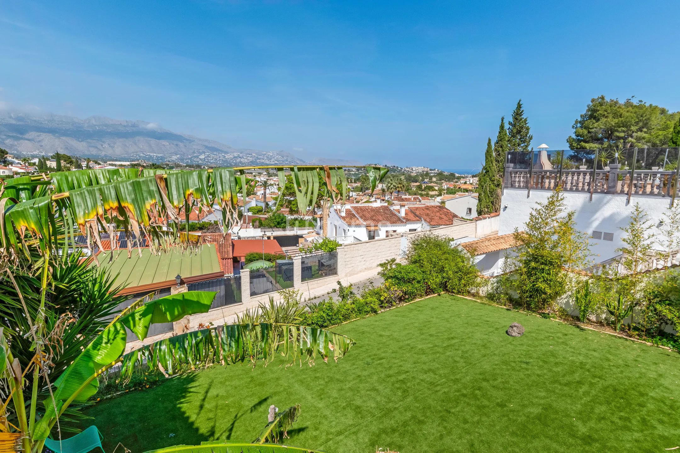 Mediterranean 4-bedroom villa with pool and sea views in Alfàs del Pi — photo 3