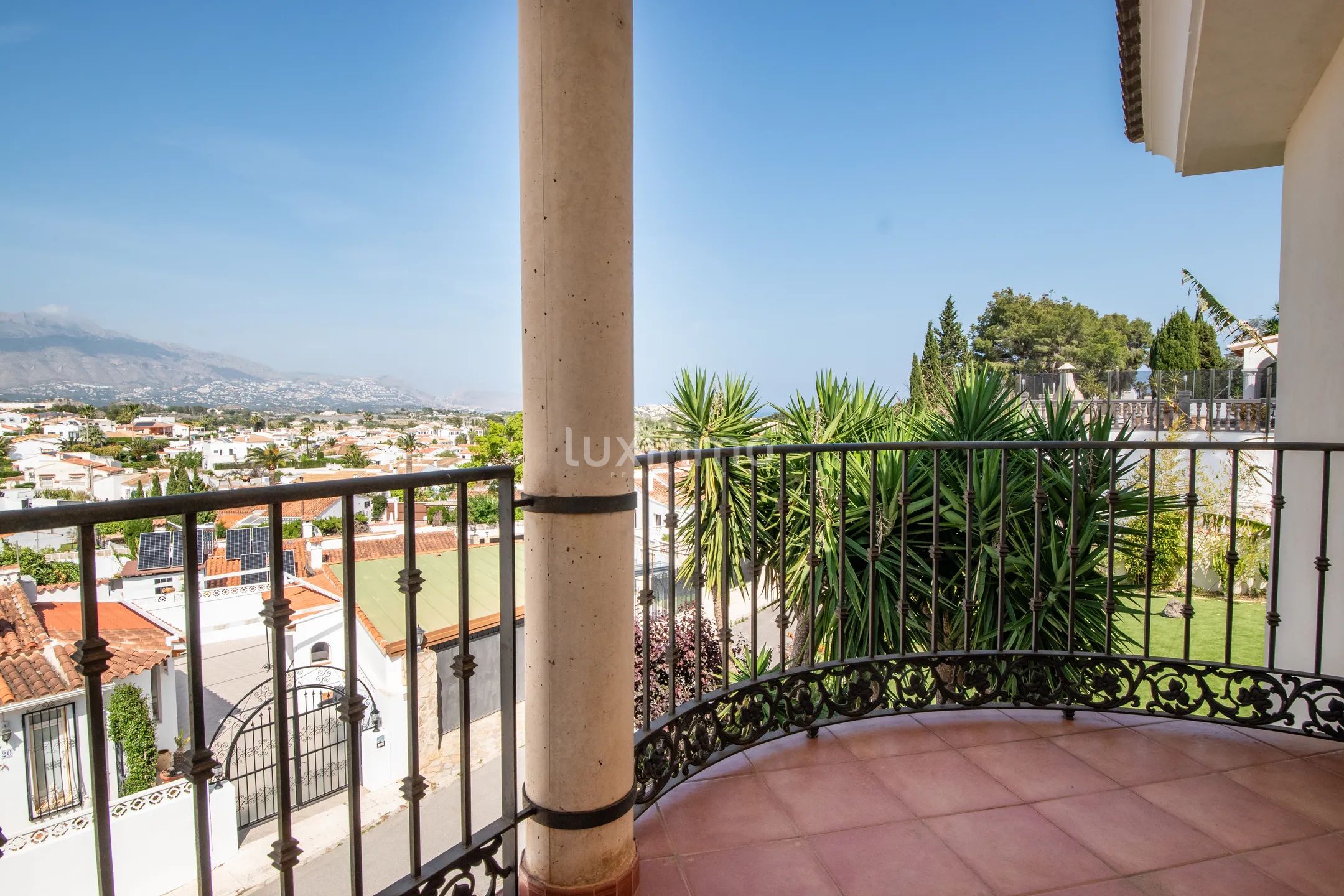 Mediterranean 4-bedroom villa with pool and sea views in Alfàs del Pi — photo 29