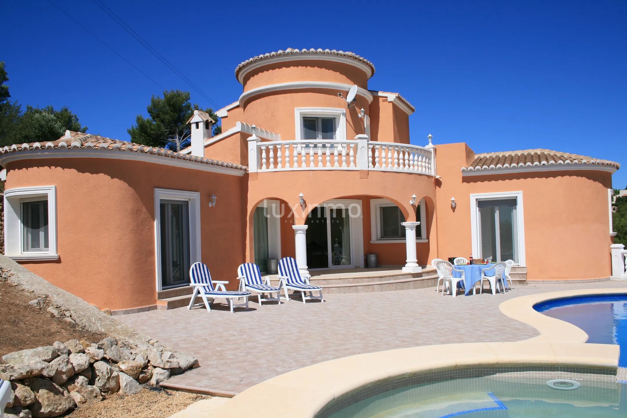 Villa in Spaanse stijl te koop met open uitzicht