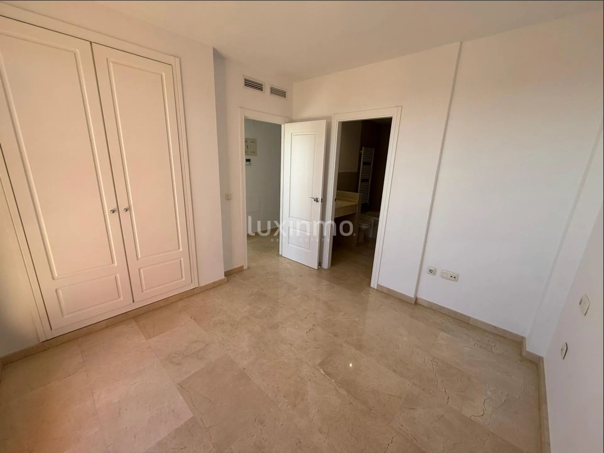 Śródziemnomorski apartament z widokiem na morze w Sierra Cortina — photo 9