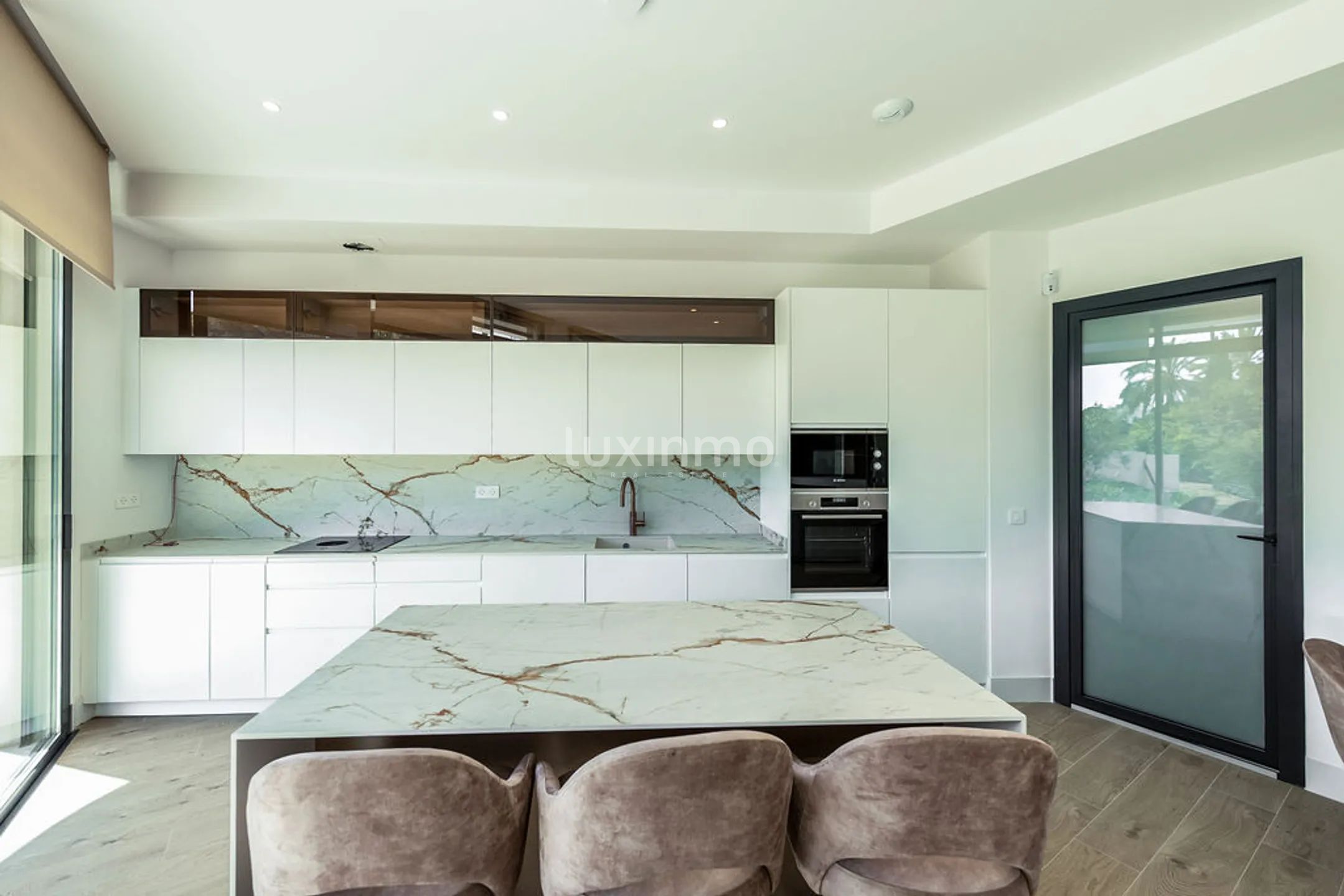 Large 2 bedroom new construction ground floor apartment for sale — photo 6