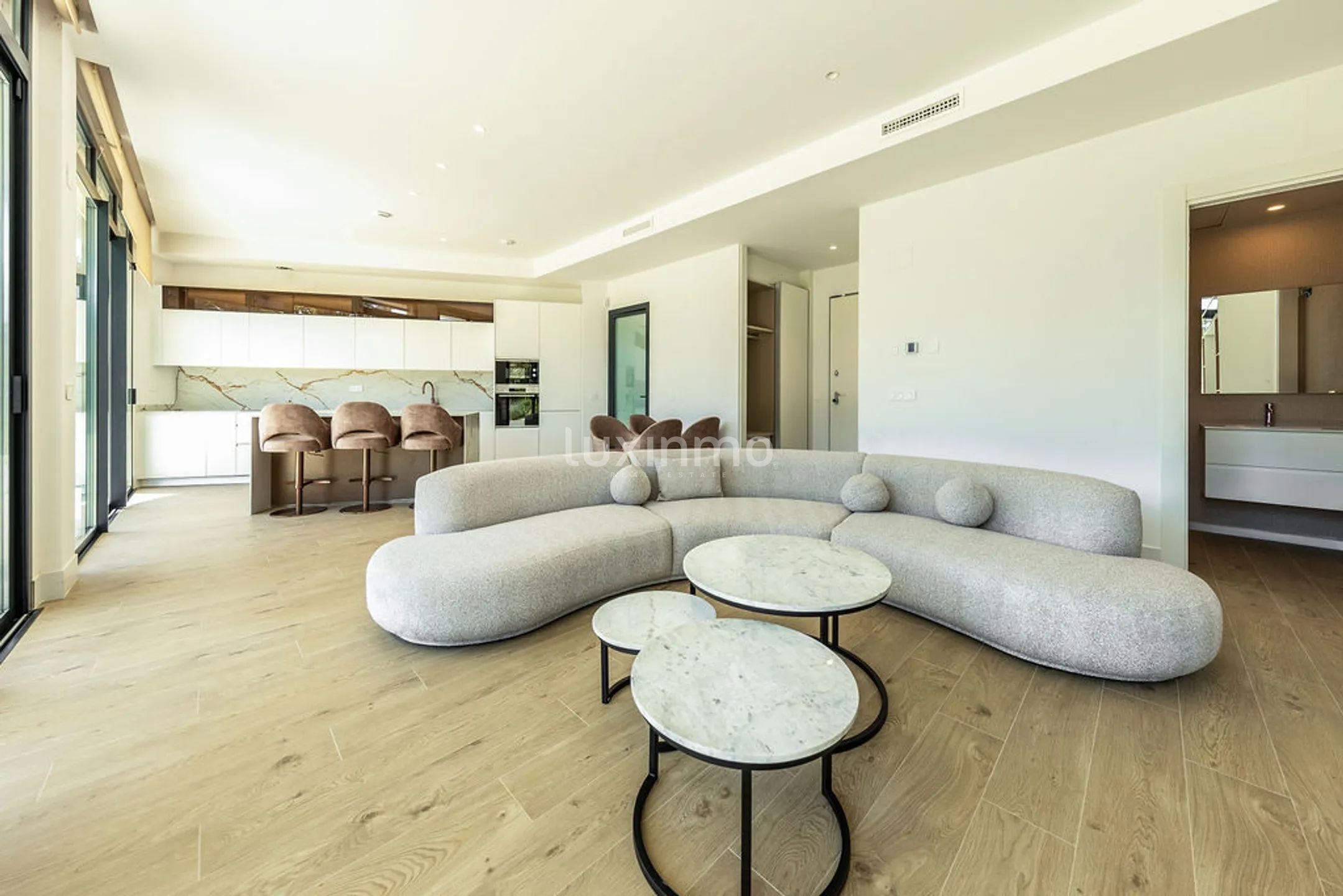 Large 2 bedroom new construction ground floor apartment for sale — photo 4