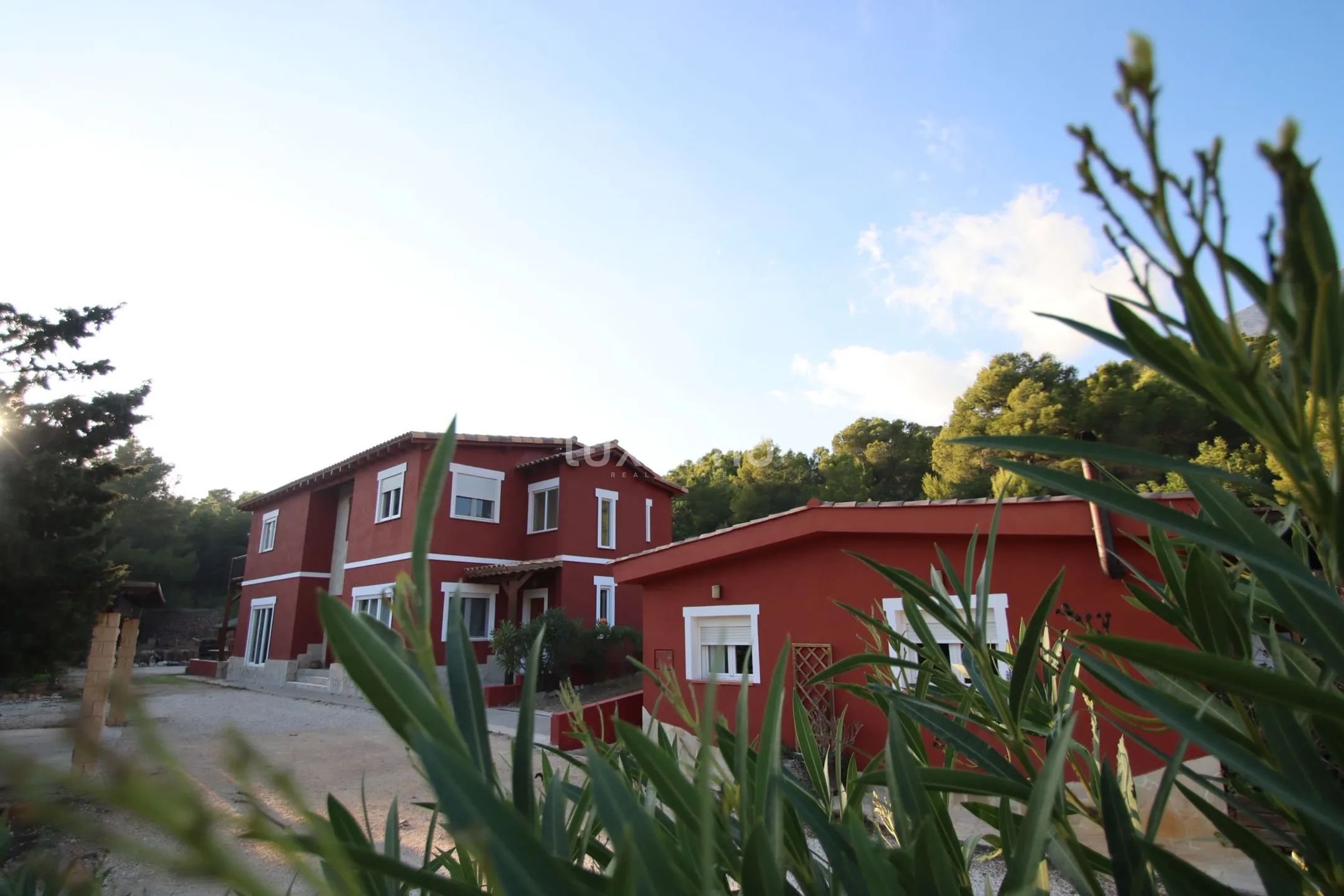 Finca and 2 wooden cabins for sale in Finestrat