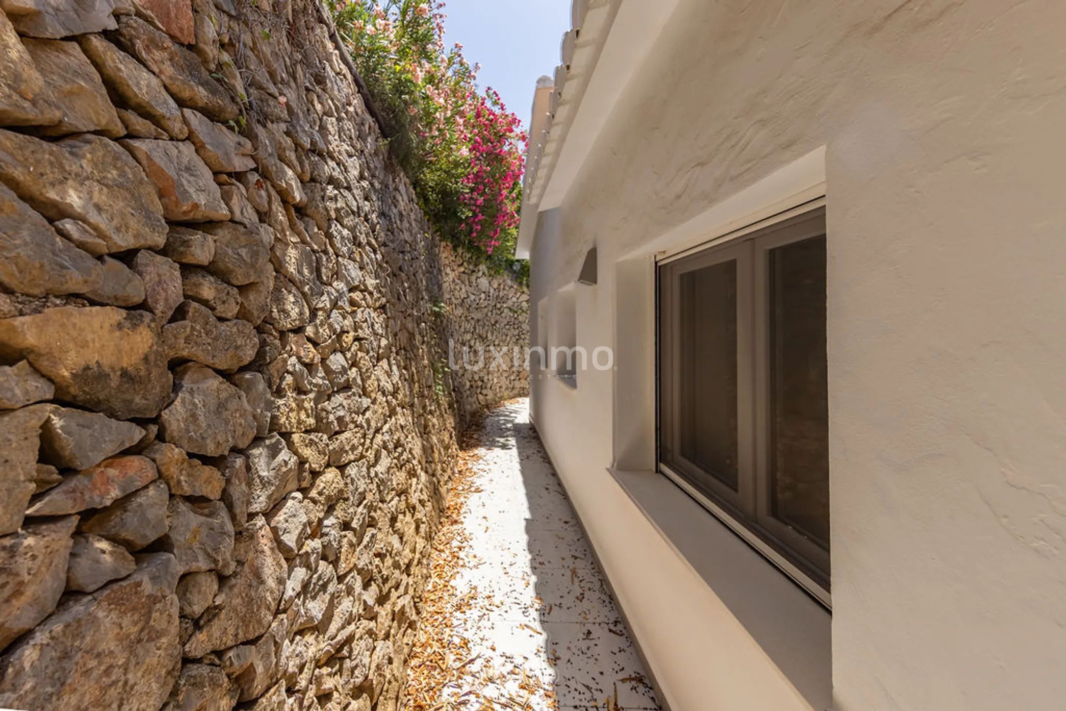 Renovated Villa with Sea Views and Private Pool in Las Rotas Dénia for sale — photo 17