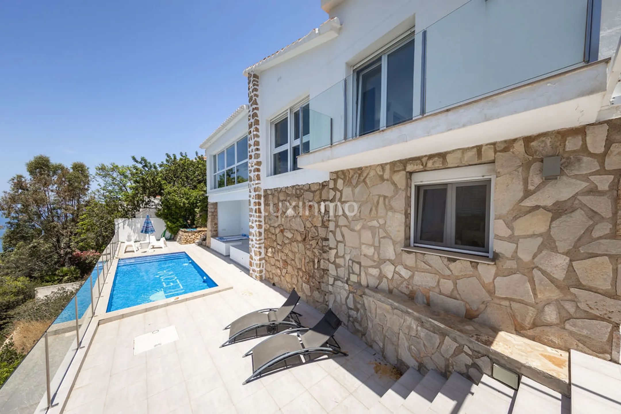 Villa reformada con vistas al mar y piscina privada en Las Rotas Dénia en venta