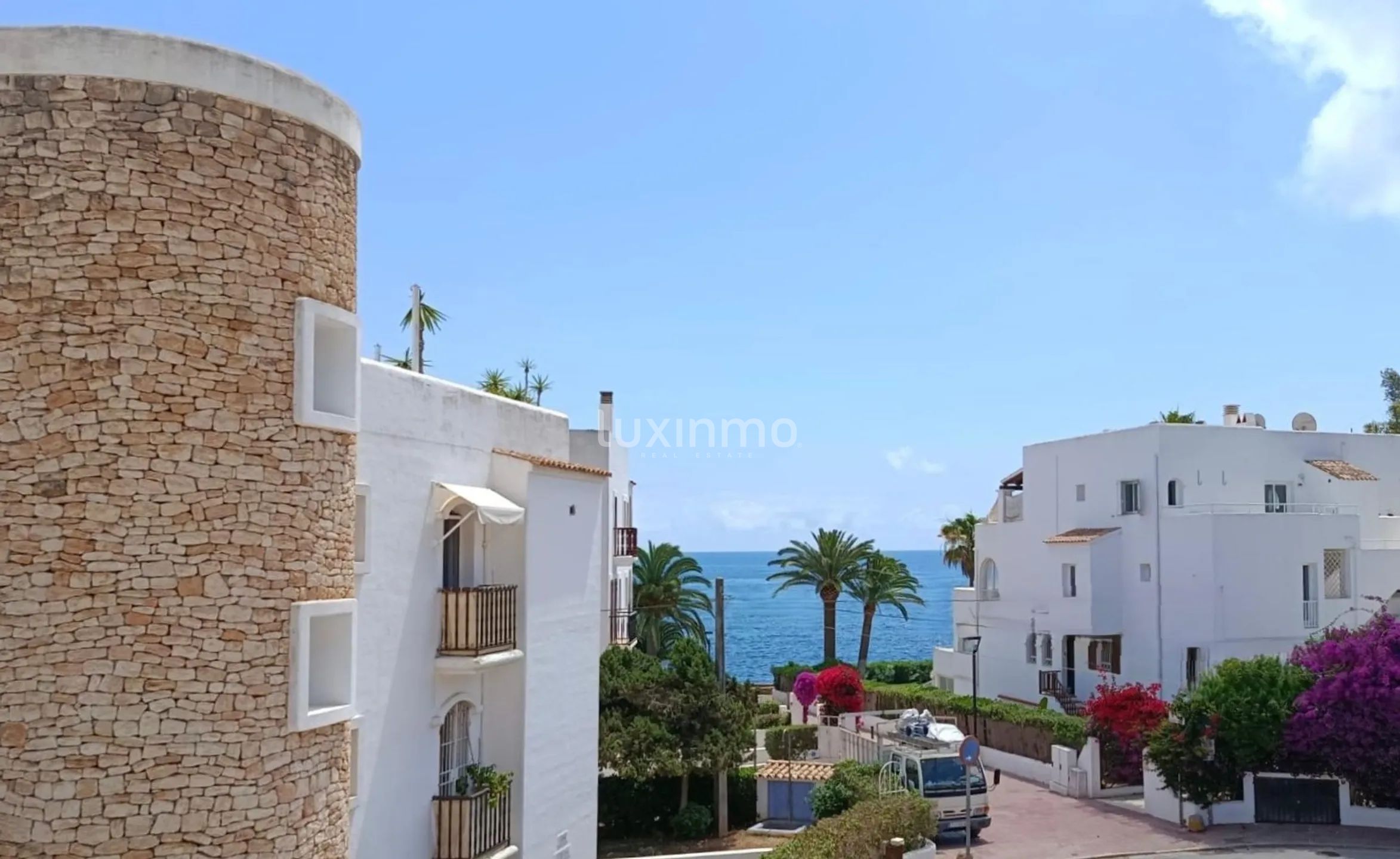 New-build modern Mediterranean villa with sea views — photo 18