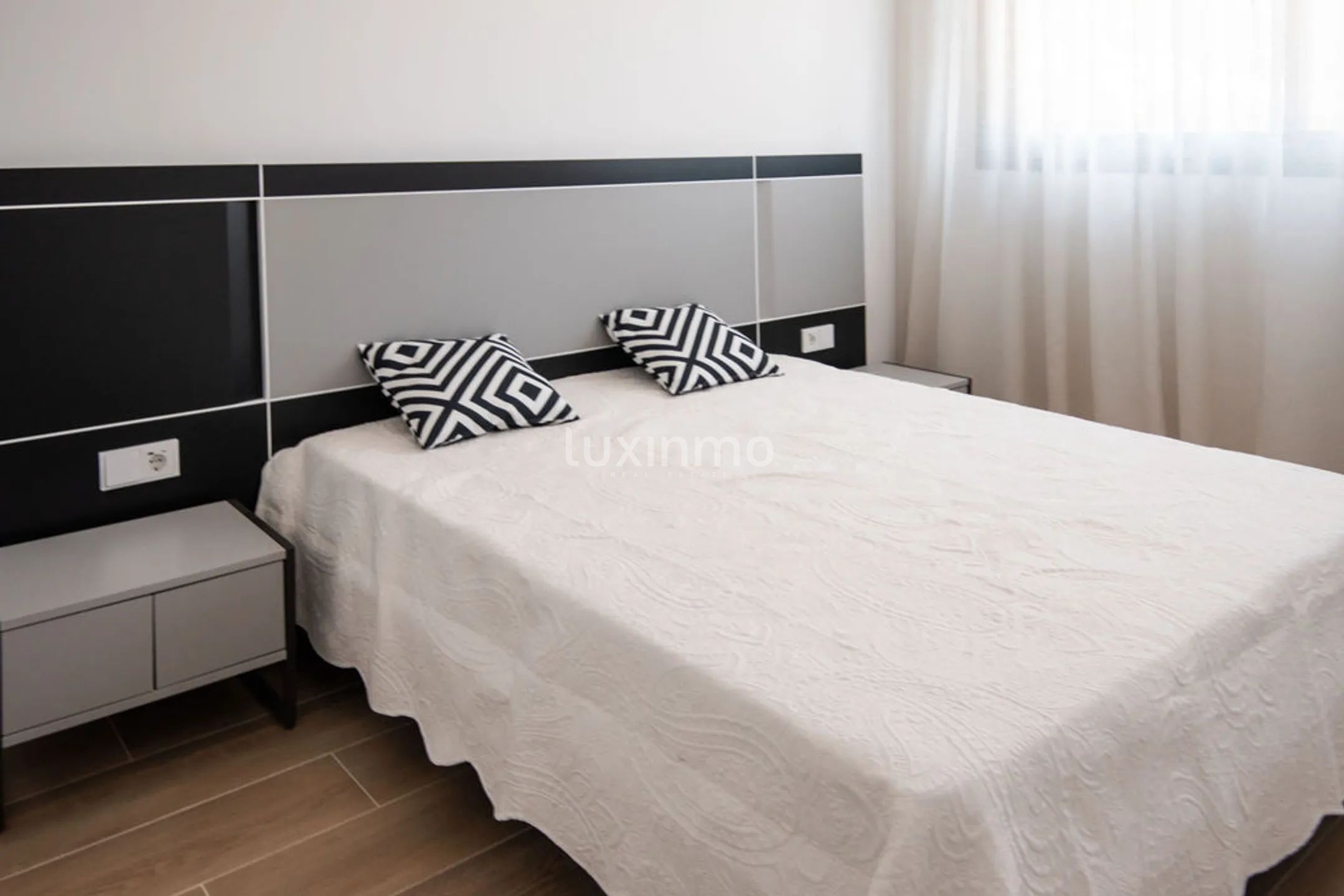 Modern new build penthouse with panoramic sea views — photo 11