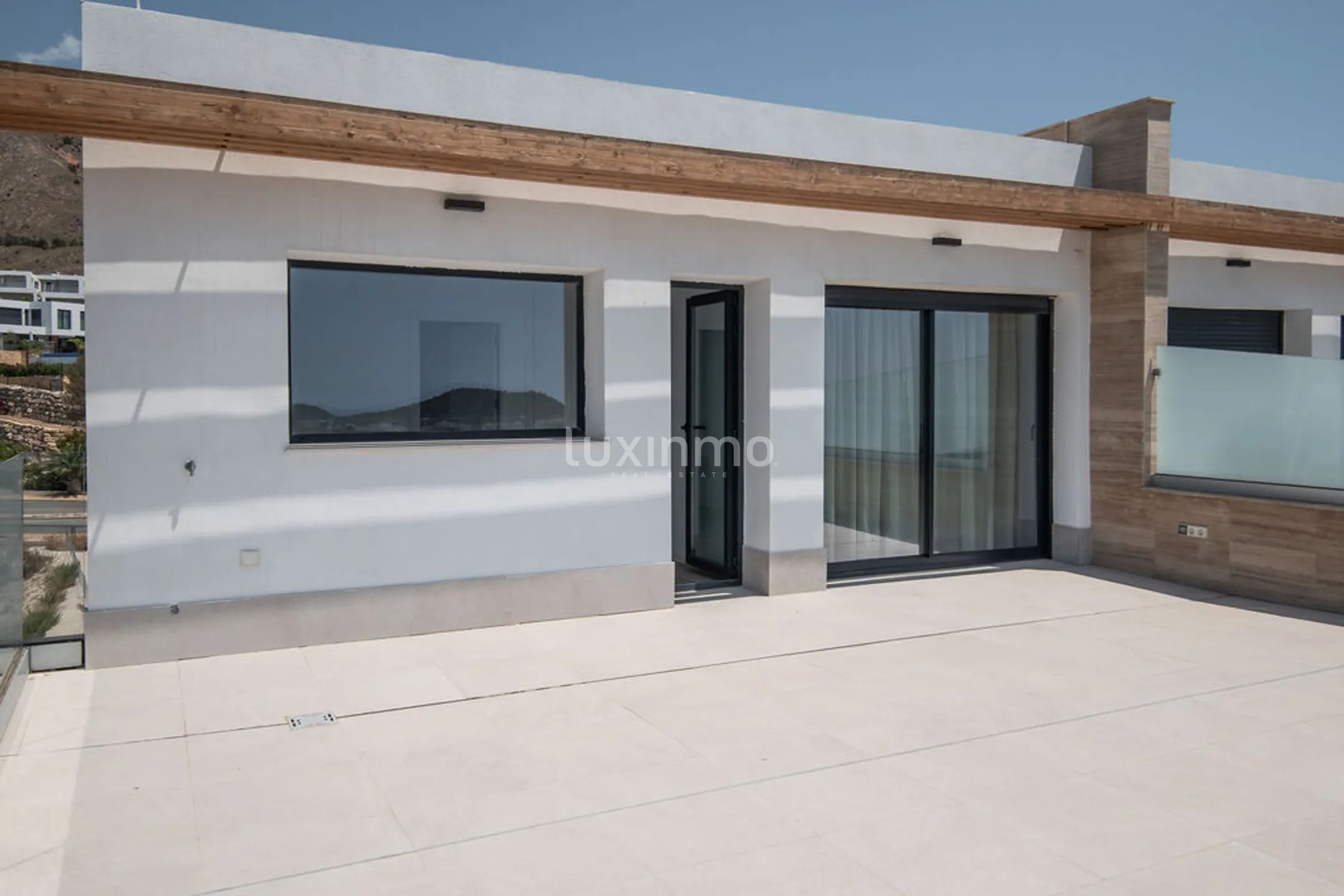 Modern new build penthouse with panoramic sea views — photo 15