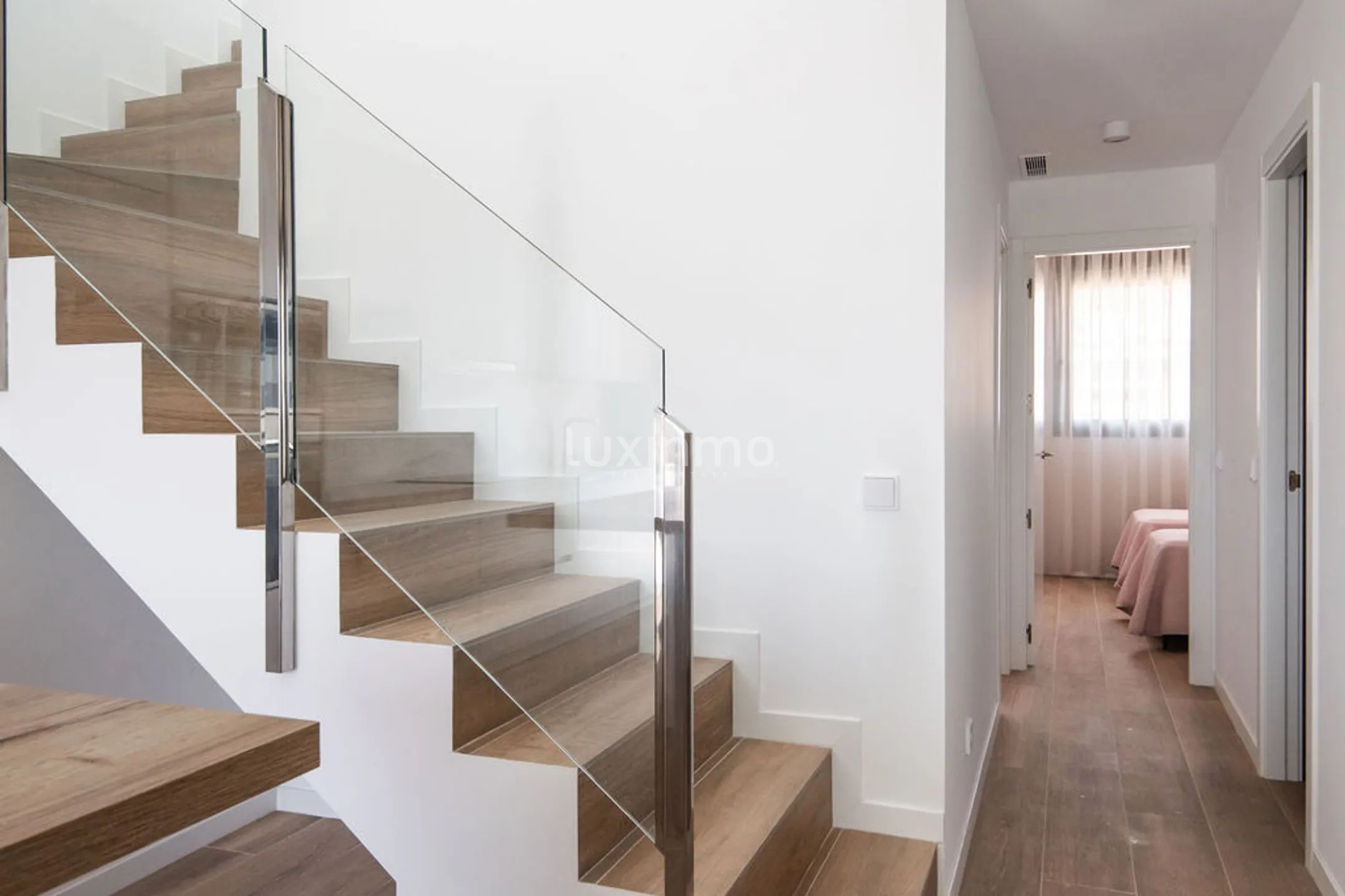 Modern new build penthouse with panoramic sea views — photo 9