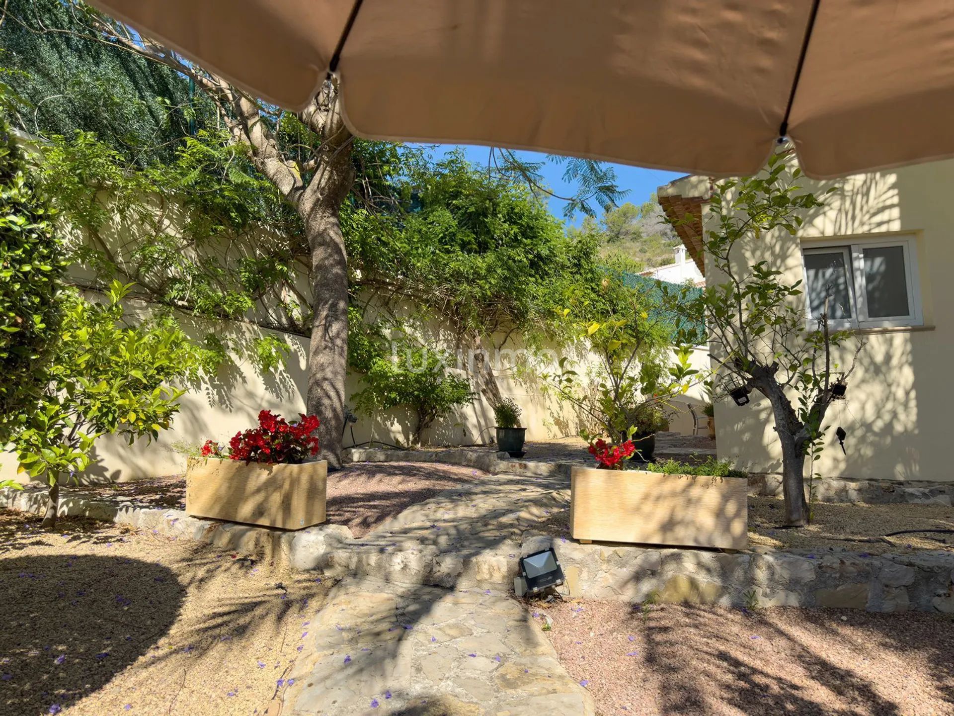 Śródziemnomorska willa z czterema sypialniami, basenem i widokiem na morze w Jávea — photo 26