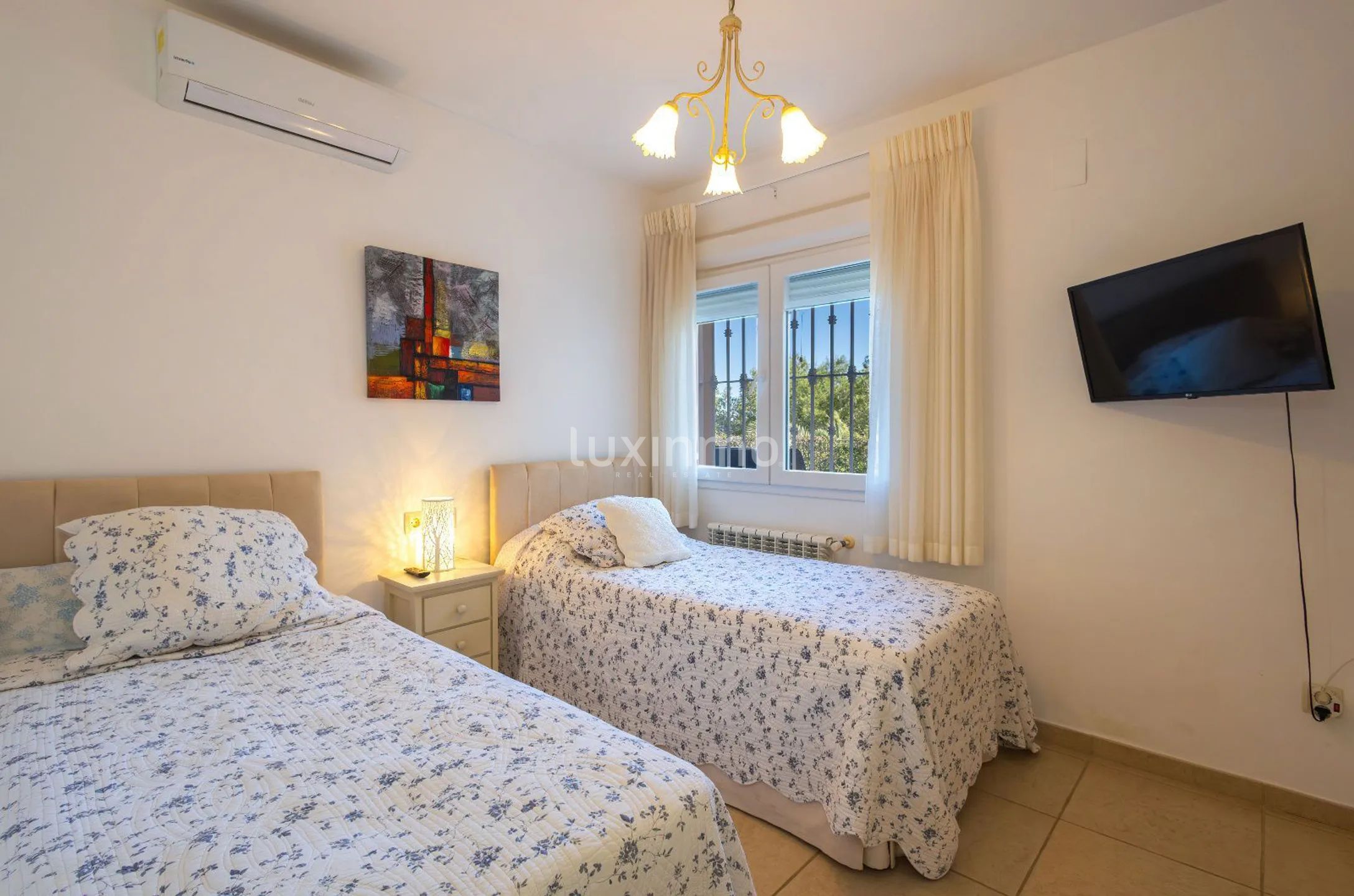 Śródziemnomorska willa z czterema sypialniami, basenem i widokiem na morze w Jávea — photo 17