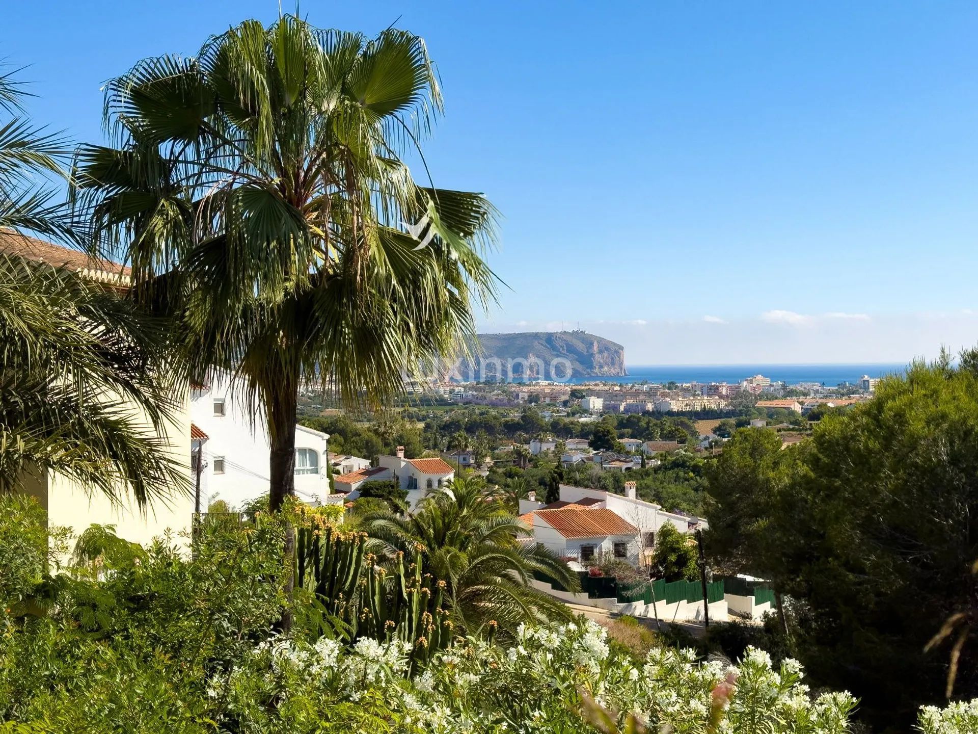 Śródziemnomorska willa z czterema sypialniami, basenem i widokiem na morze w Jávea — photo 27