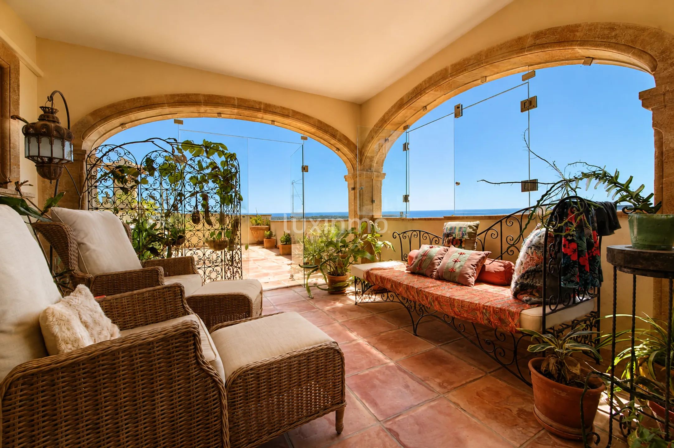 Mediterranean luxury villa with panoramic sea views — photo 20