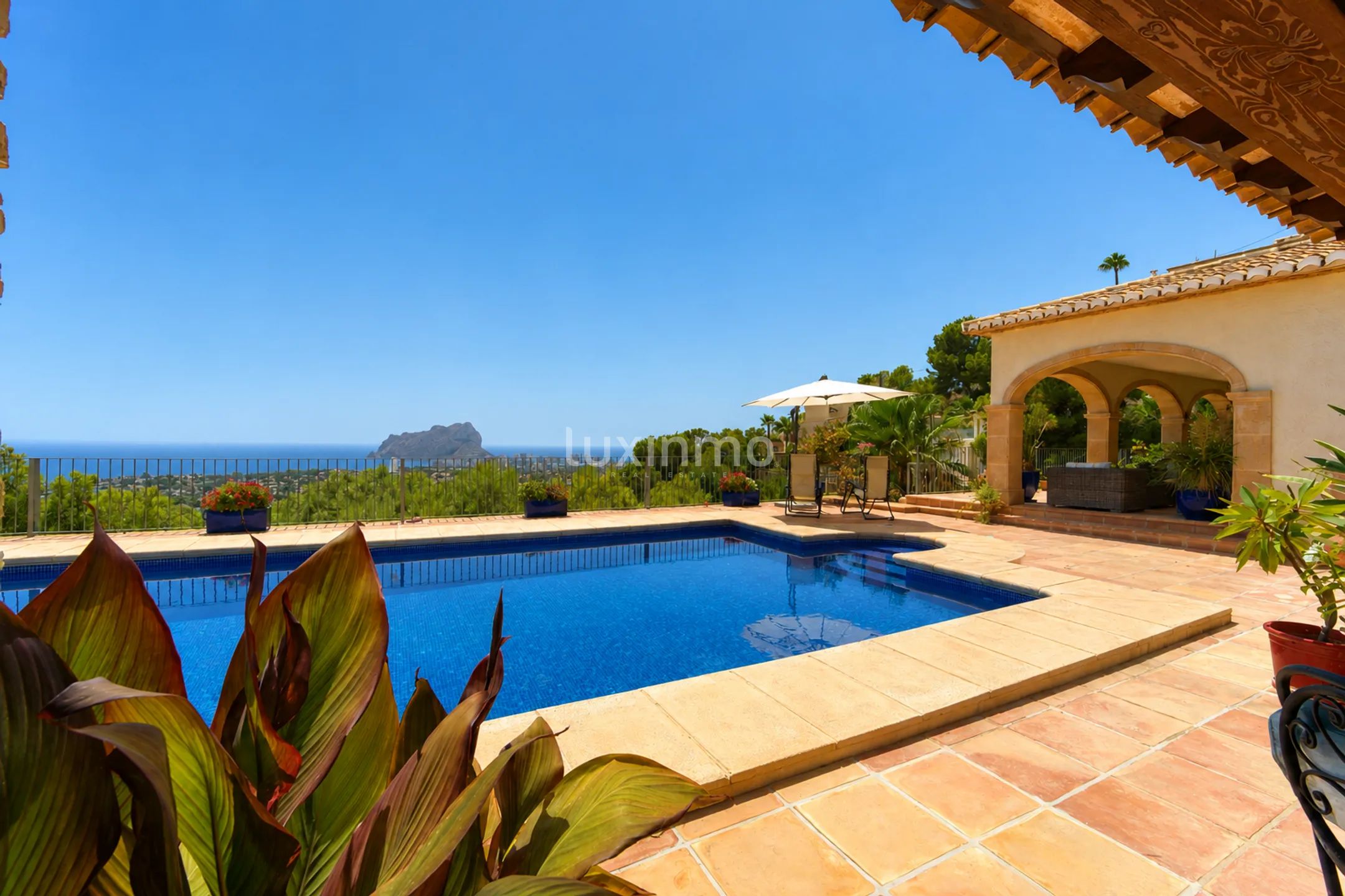 Mediterranean luxury villa with panoramic sea views — photo 42