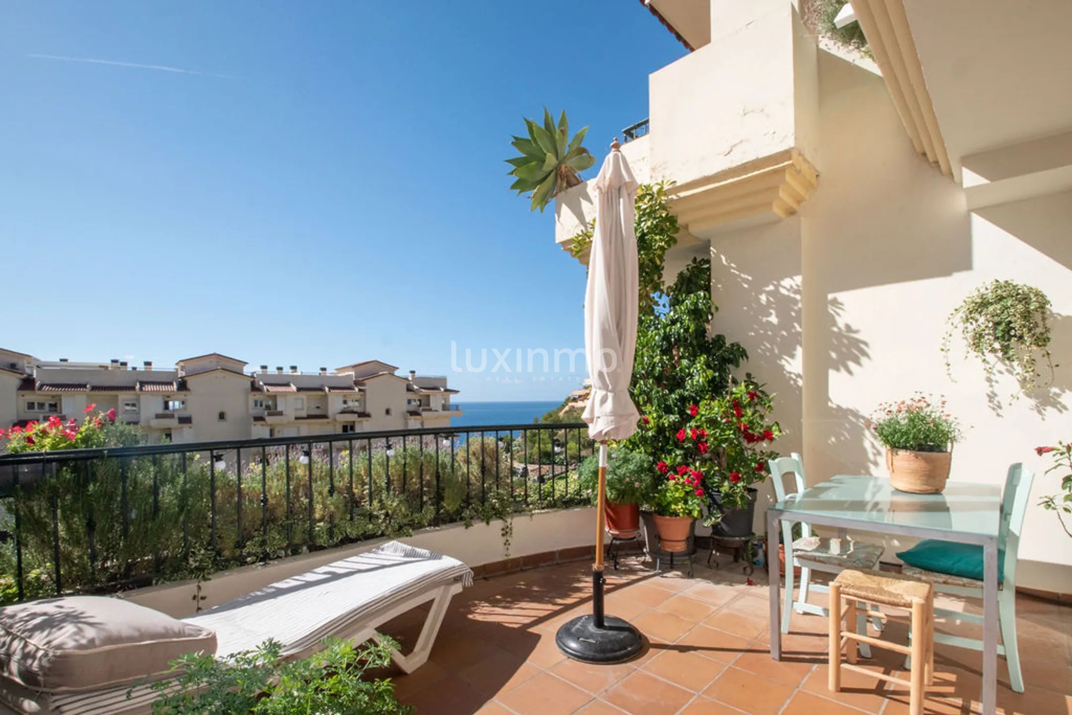 Mediterranean Duplex with Sea Views in Mascarat — photo 2