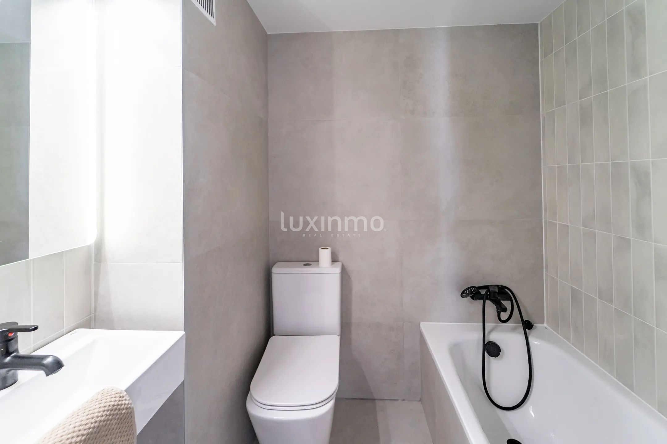 Modern 3-Bedroom Apartment in the Centre of Calpe — photo 12