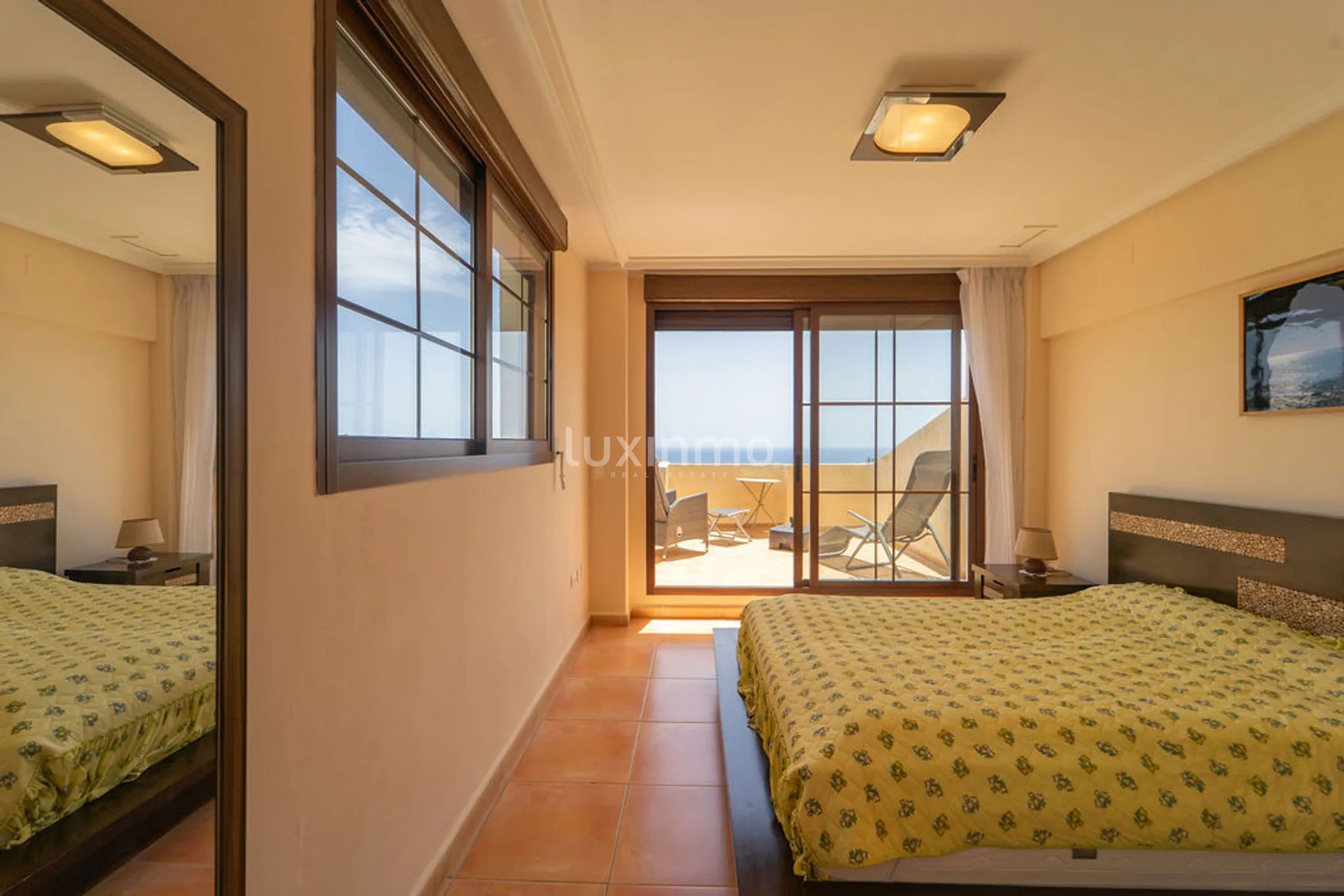 Mediterranean townhouse with panoramic sea views — photo 3