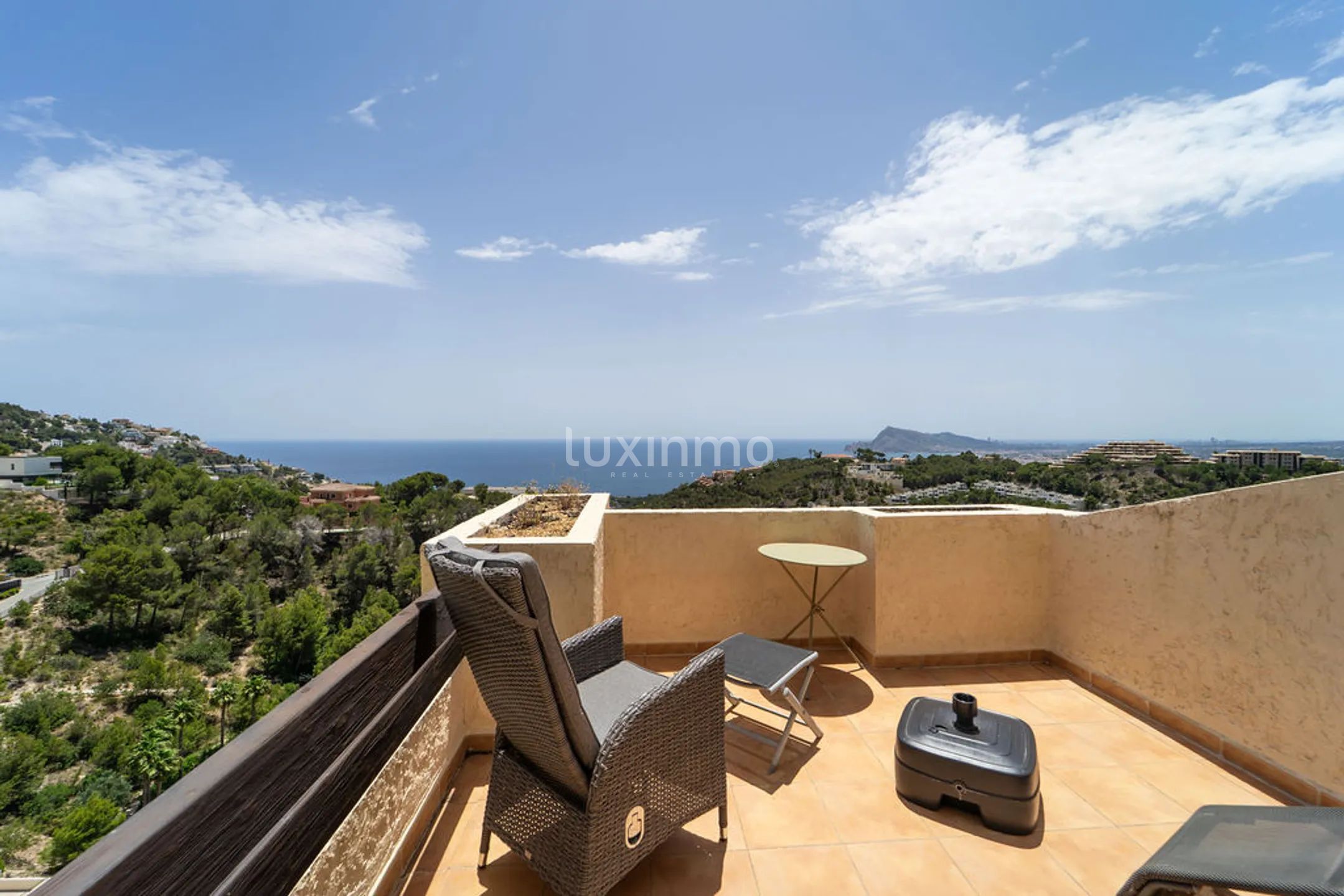 Mediterranean townhouse with panoramic sea views — photo 2