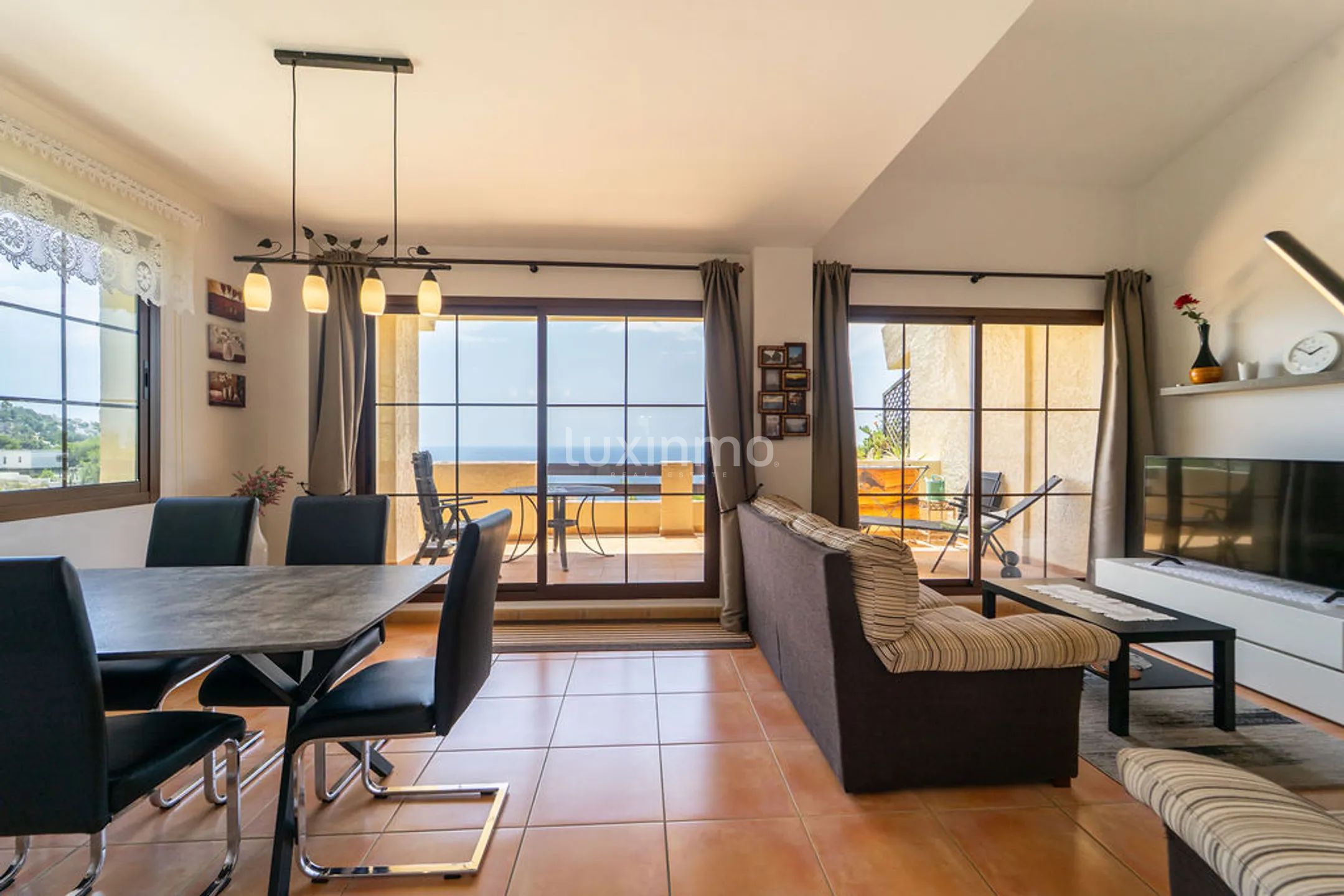 Mediterranean townhouse with panoramic sea views — photo 10
