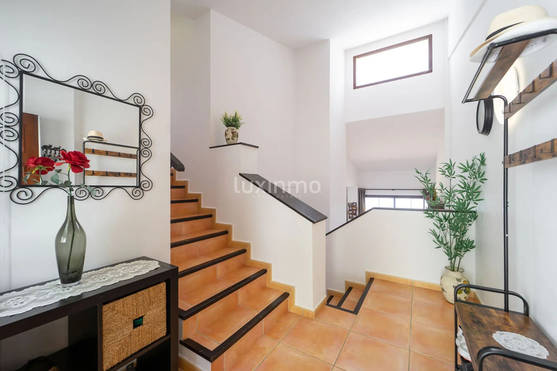 Mediterranean townhouse with panoramic sea views — photo 7