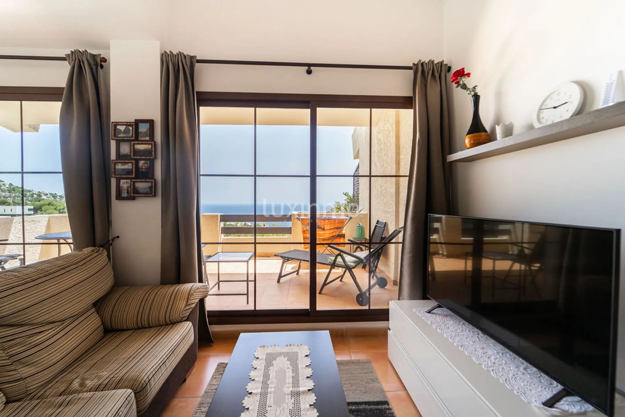 Mediterranean townhouse with panoramic sea views — photo 9