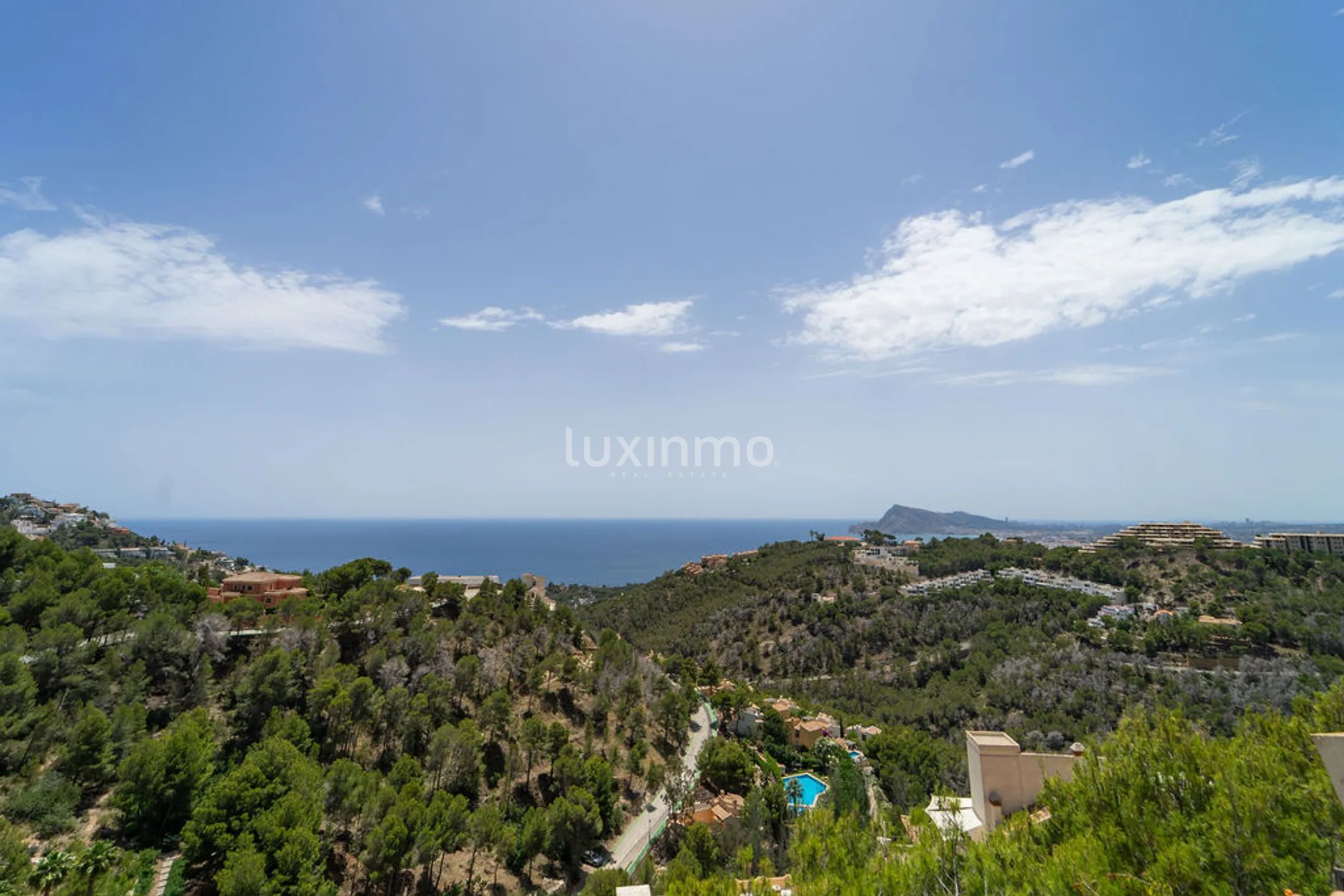 Mediterranean townhouse with panoramic sea views — photo 1