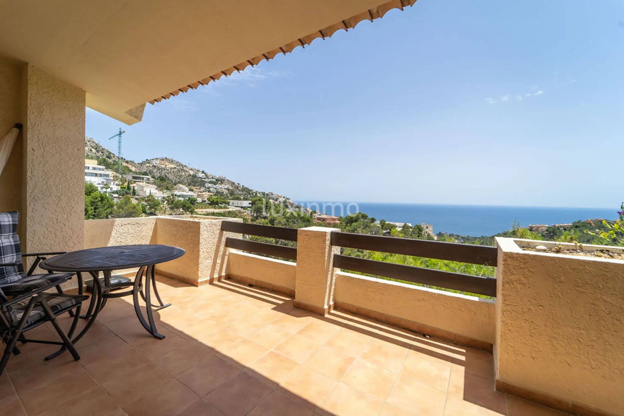 Reihenhaus im mediterranen Stil mit Panoramablick auf das Meer — photo 11