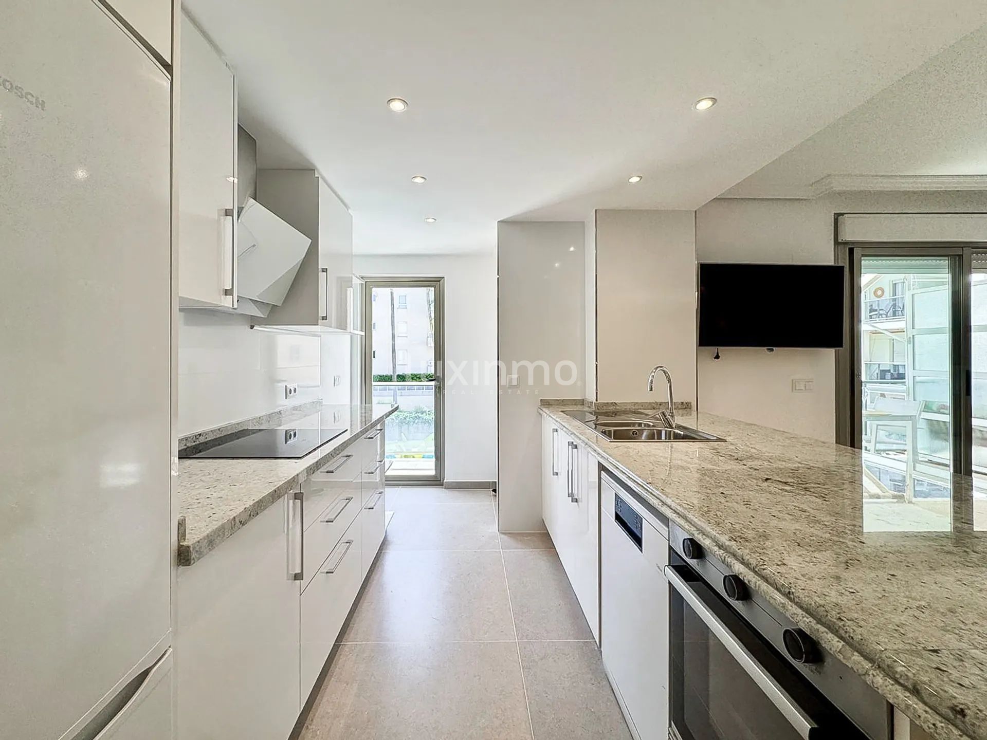 Modern 2-bed apartment/flat with parking and pool in El Albir — photo 7