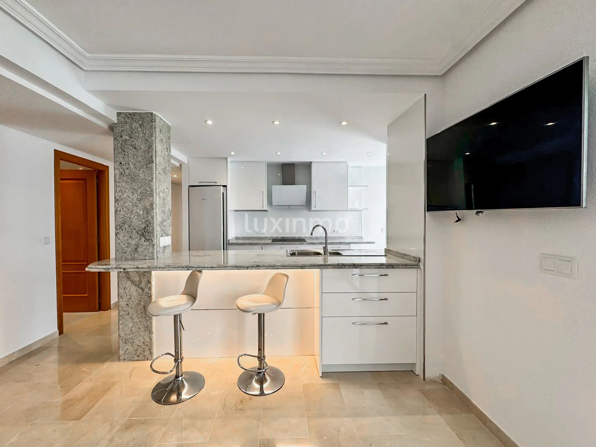 Modern 2-bed apartment/flat with parking and pool in El Albir — photo 6