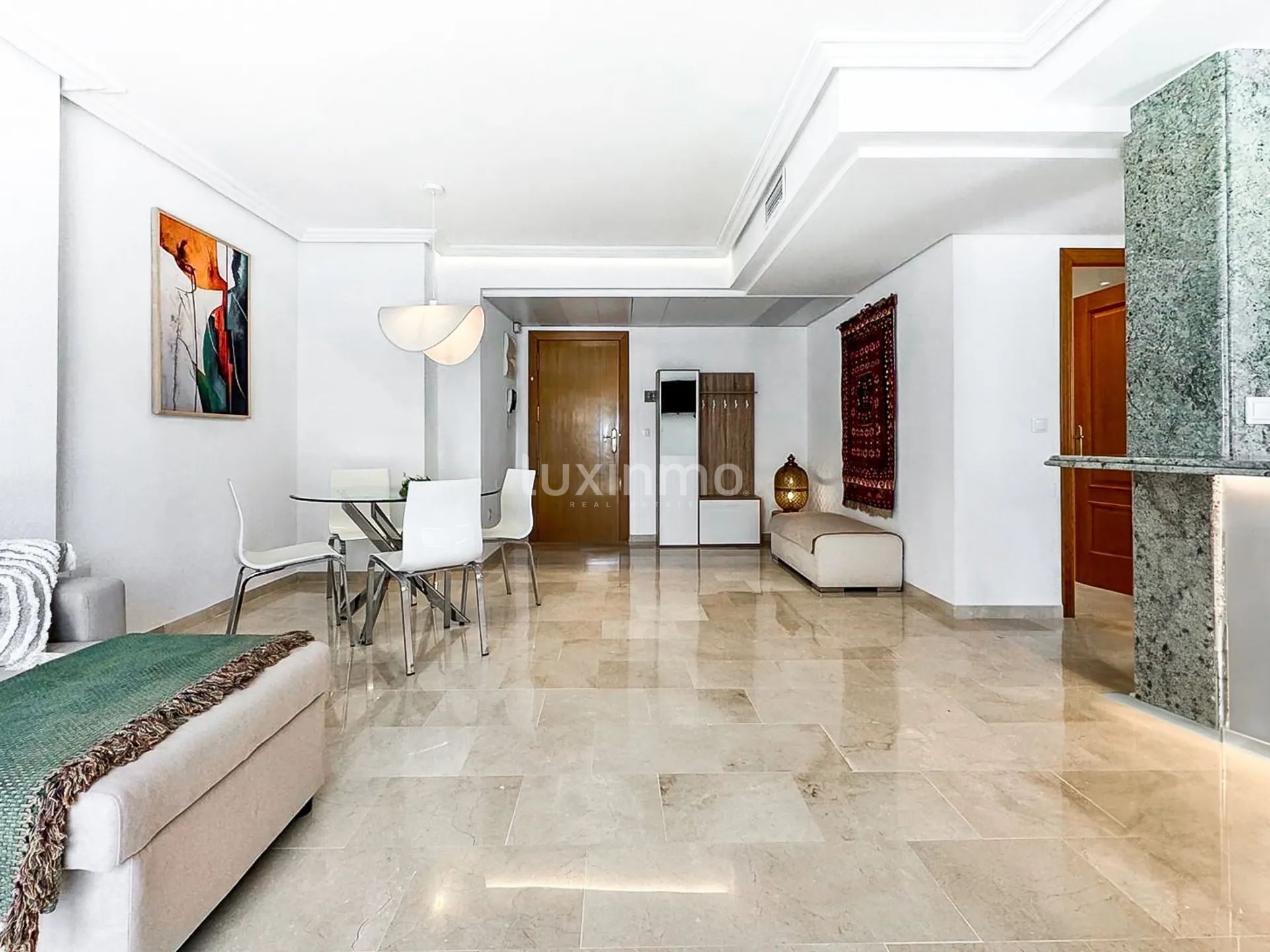 Modern 2-bed apartment/flat with parking and pool in El Albir — photo 4
