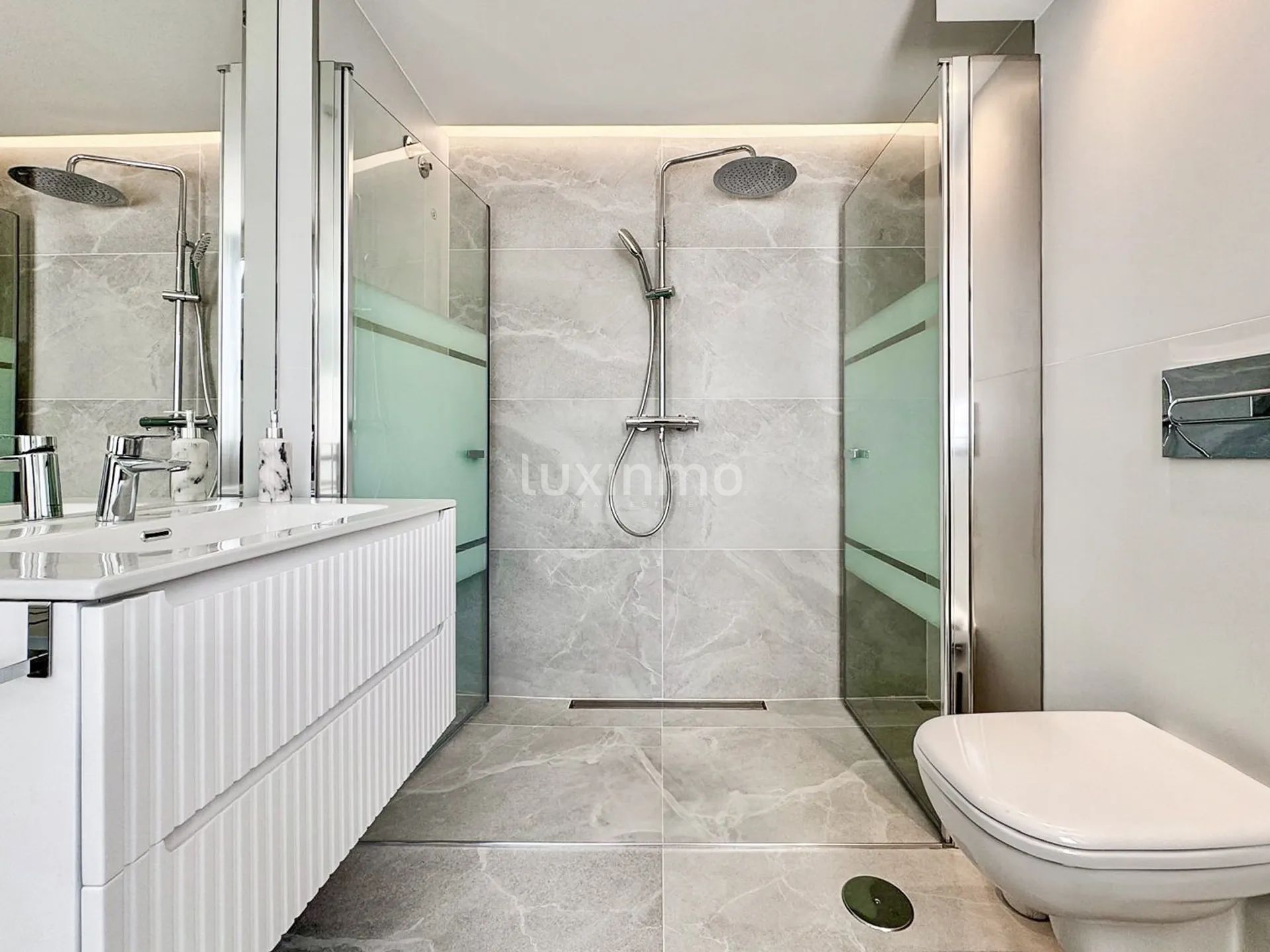 Modern 2-bed apartment/flat with parking and pool in El Albir — photo 10