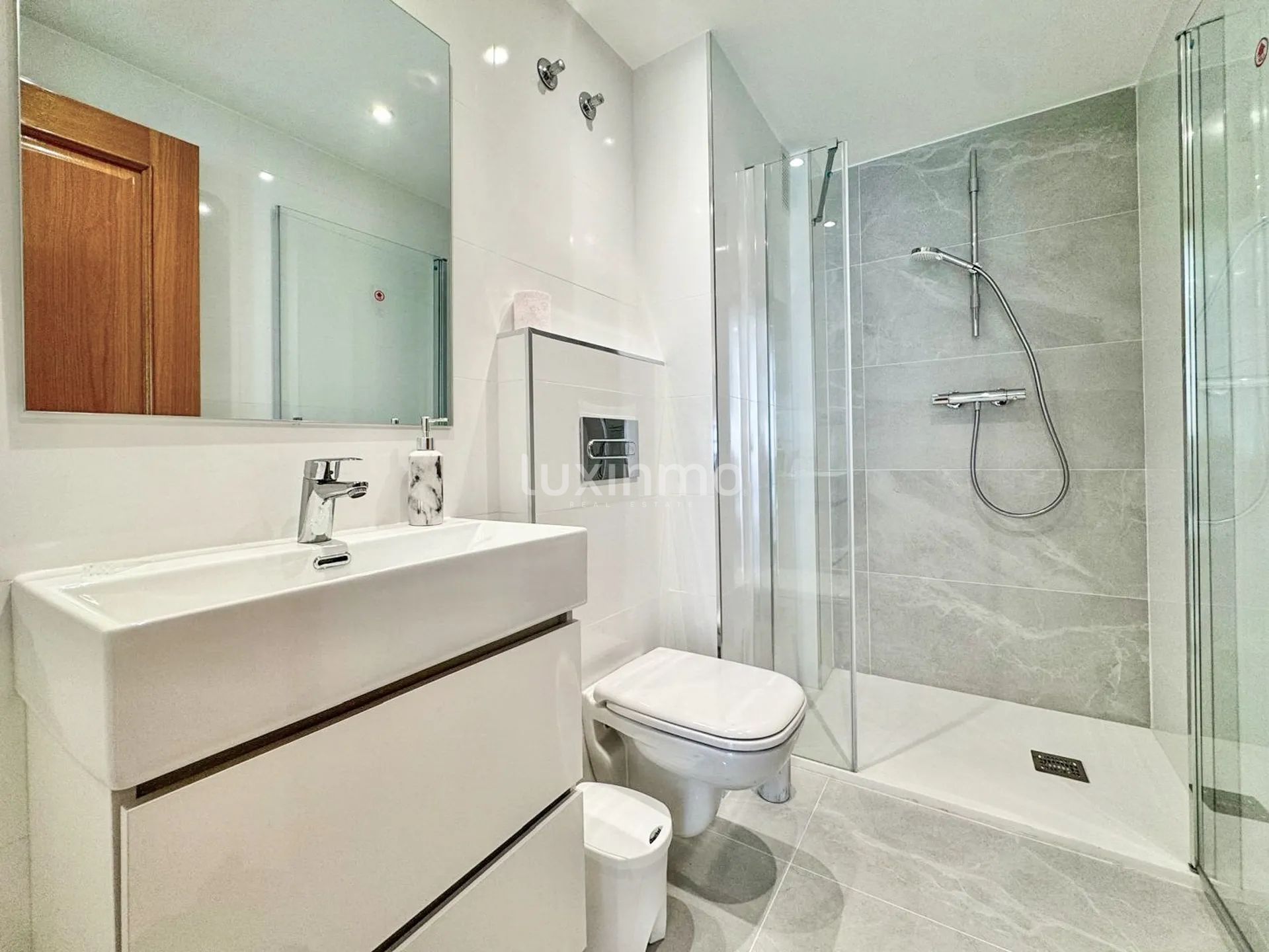 Modern 2-bed apartment/flat with parking and pool in El Albir — photo 11