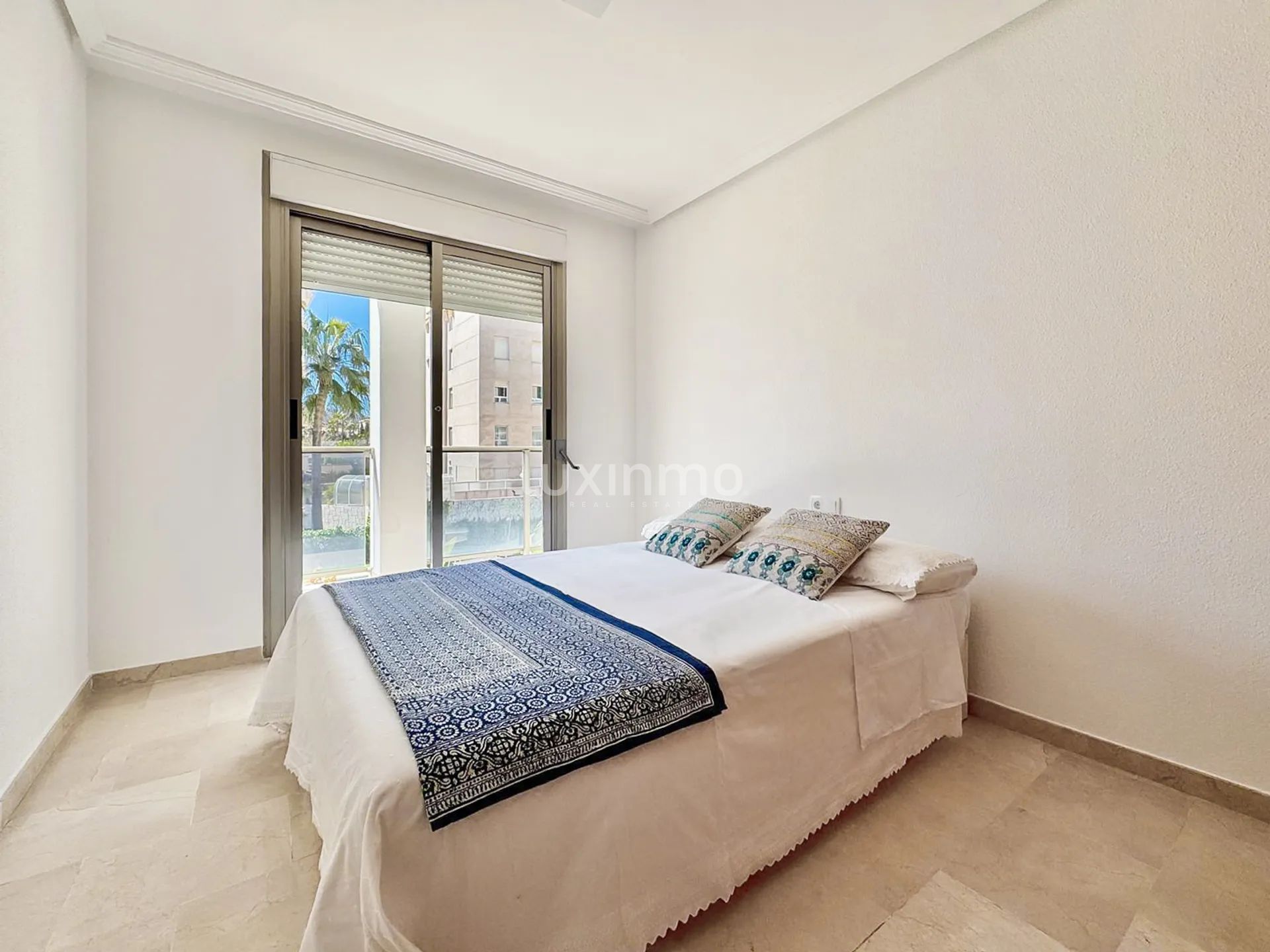 Modern 2-bed apartment/flat with parking and pool in El Albir — photo 8