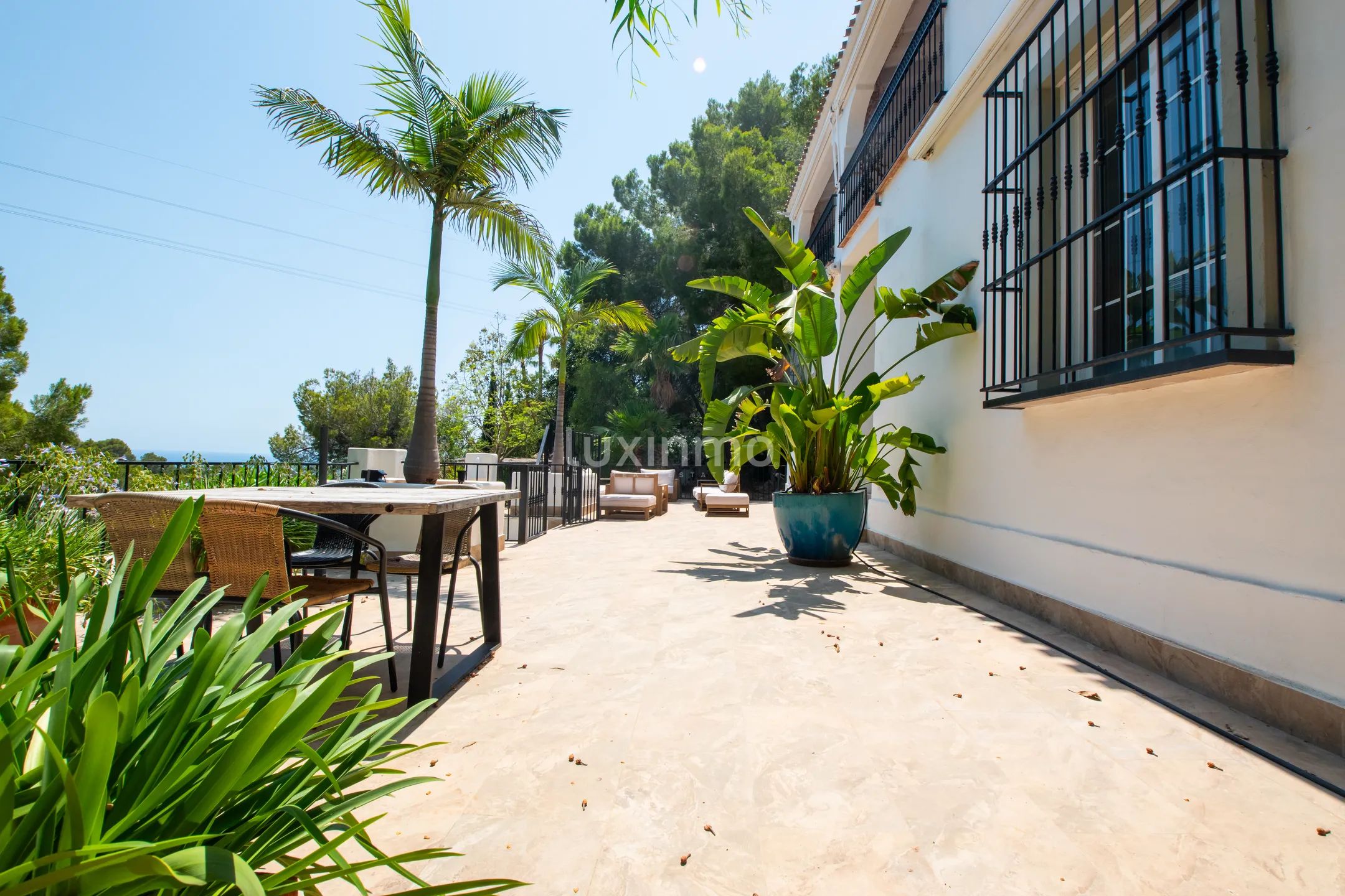 Exclusive ibiza-style villa with open views and private pool — photo 31
